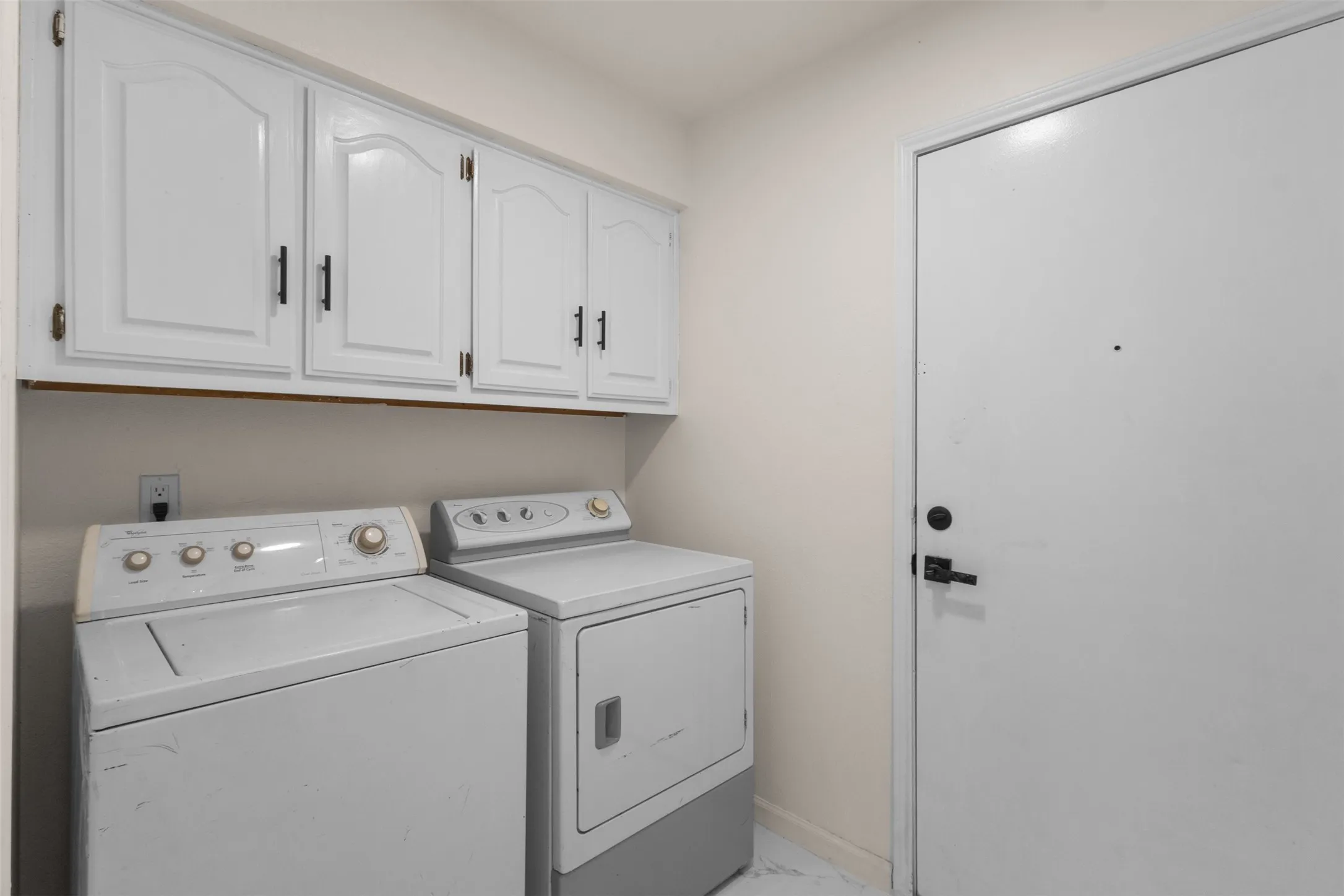 Single Family Residence For Sale in Ellis County , 149 Lassetter Drive, Red Oak, Texas 75154, 4 Bedroom, 2 Bathroom, 2 Garage spaces, 1,717 Sqft, built in 1986, mls#21311715, Real Estate Agent in Red Oak, Homes For Sale in Ellis county, Homes For Sale in Red Oak, Realtor in Red Oak Texas, Real Estate Brokerage Independent Realty Texas, Luminita Cordes Realtor