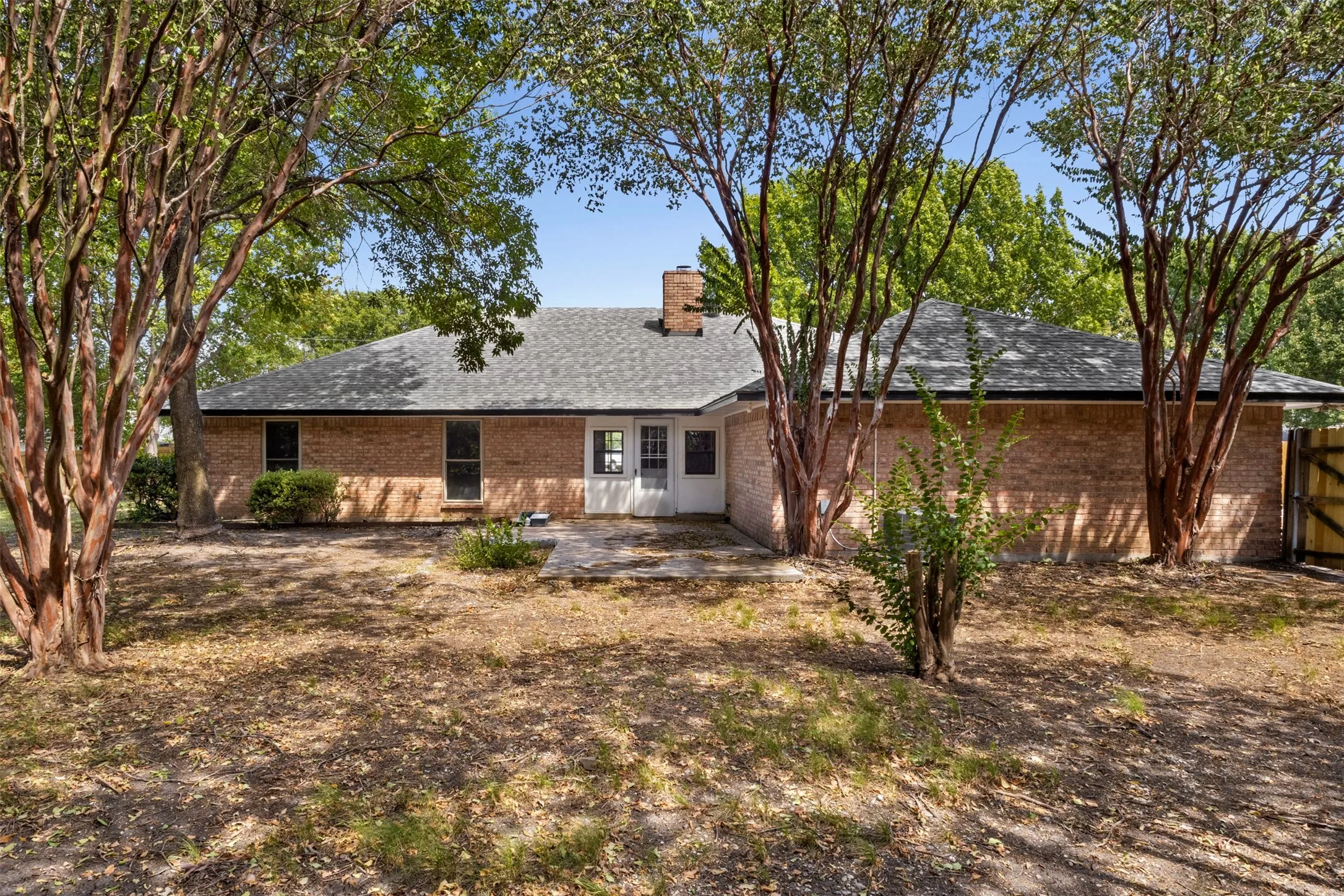 Single Family Residence For Sale in Ellis County , 149 Lassetter Drive, Red Oak, Texas 75154, 4 Bedroom, 2 Bathroom, 2 Garage spaces, 1,717 Sqft, built in 1986, mls#21311715, Real Estate Agent in Red Oak, Homes For Sale in Ellis county, Homes For Sale in Red Oak, Realtor in Red Oak Texas, Real Estate Brokerage Independent Realty Texas, Luminita Cordes Realtor