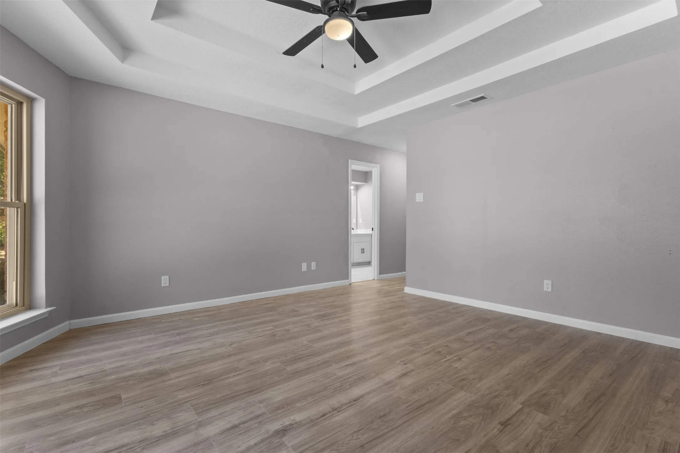 Single Family Residence For Sale in Ellis County , 149 Lassetter Drive, Red Oak, Texas 75154, 4 Bedroom, 2 Bathroom, 2 Garage spaces, 1,717 Sqft, built in 1986, mls#21311715, Real Estate Agent in Red Oak, Homes For Sale in Ellis county, Homes For Sale in Red Oak, Realtor in Red Oak Texas, Real Estate Brokerage Independent Realty Texas, Luminita Cordes Realtor