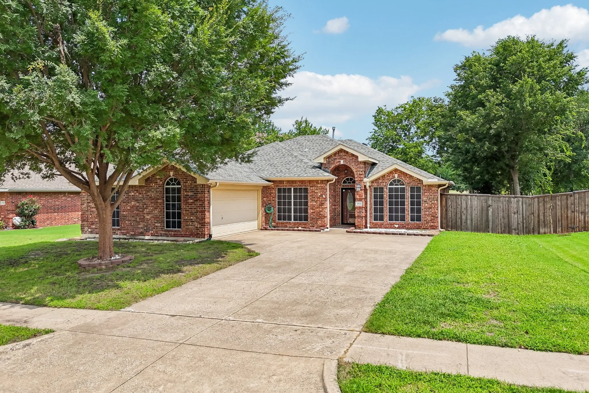 Single Family Residence For Sale in Collin County , 1711 Rushing Way, Wylie, Texas 75098, 3 Bedroom, 2 Bathroom, 2 Garage spaces, 1,869 Sqft, built in 2003, Price $379,000, mls#21288737, Real Estate Agent in Wylie, Homes For Sale in Collin county, Homes For Sale in Wylie, Realtor in Wylie Texas, Real Estate Brokerage Independent Realty Texas, Luminita Cordes Realtor