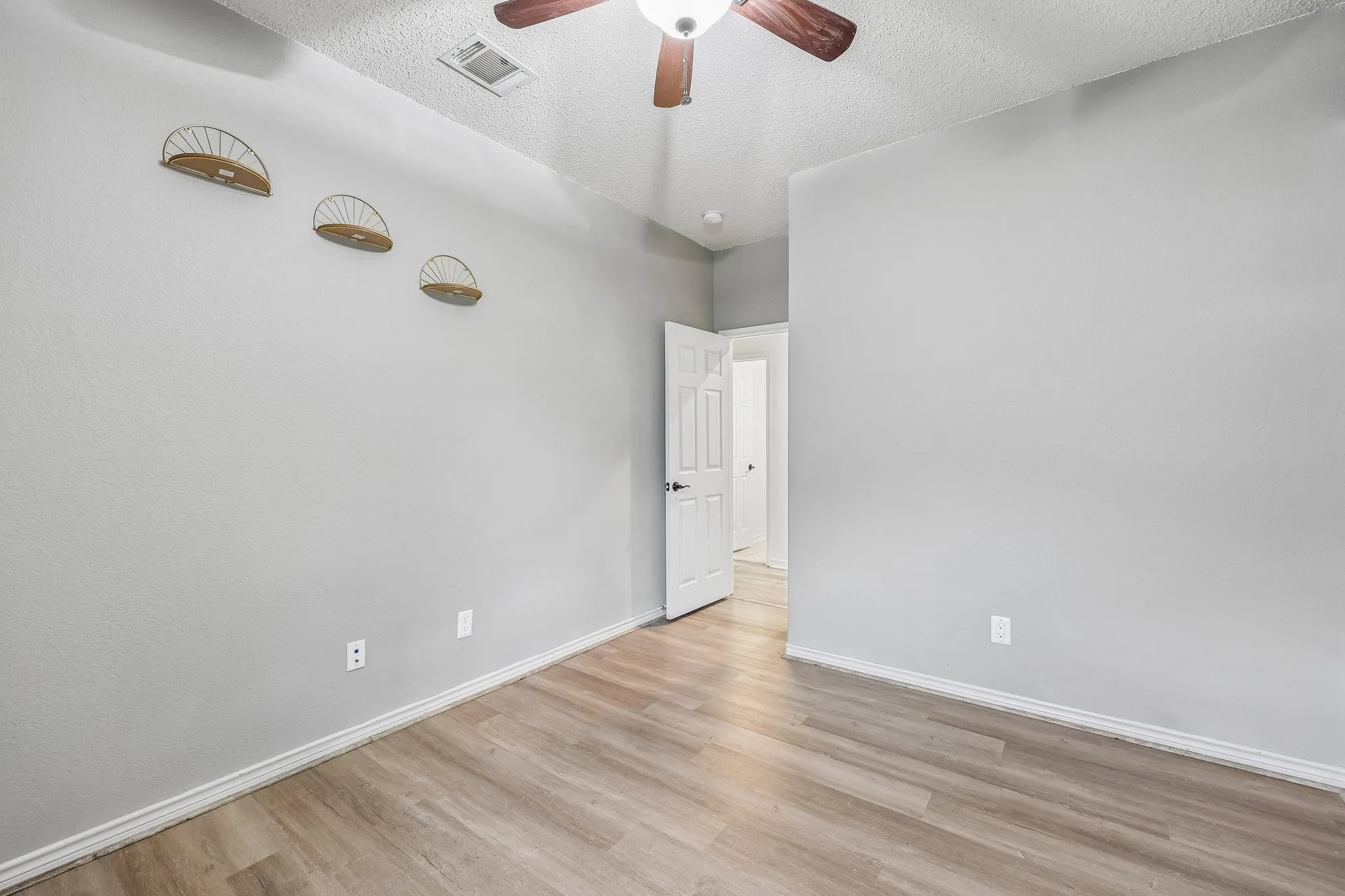 Single Family Residence For Sale in Collin County , 1711 Rushing Way, Wylie, Texas 75098, 3 Bedroom, 2 Bathroom, 2 Garage spaces, 1,869 Sqft, built in 2003, Price $379,000, mls#21288737, Real Estate Agent in Wylie, Homes For Sale in Collin county, Homes For Sale in Wylie, Realtor in Wylie Texas, Real Estate Brokerage Independent Realty Texas, Luminita Cordes Realtor