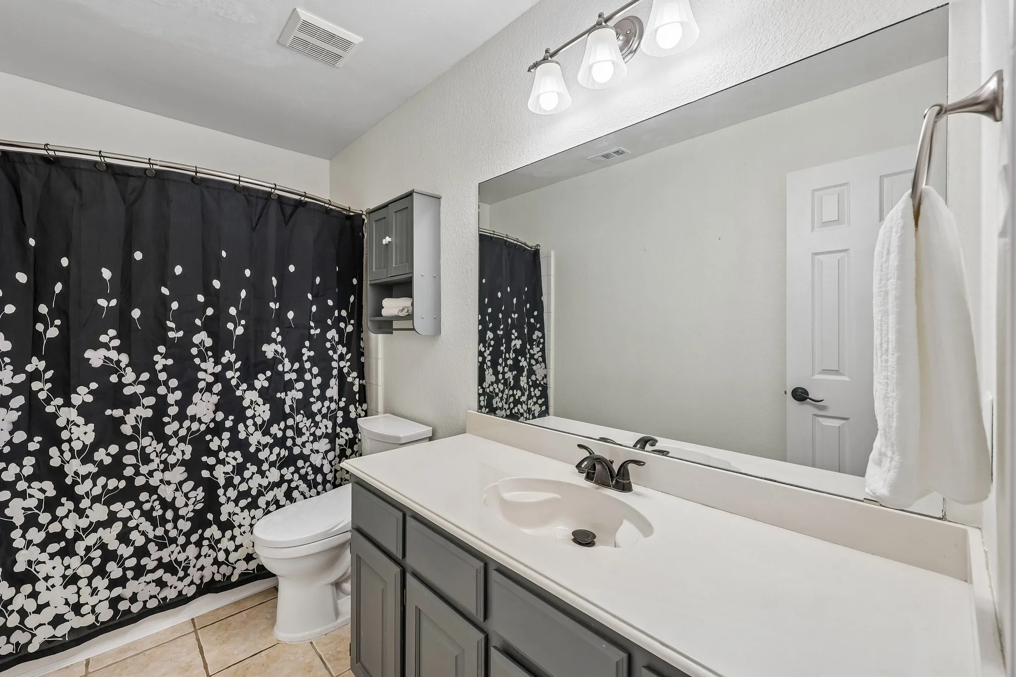 Single Family Residence For Sale in Collin County , 1711 Rushing Way, Wylie, Texas 75098, 3 Bedroom, 2 Bathroom, 2 Garage spaces, 1,869 Sqft, built in 2003, Price $379,000, mls#21288737, Real Estate Agent in Wylie, Homes For Sale in Collin county, Homes For Sale in Wylie, Realtor in Wylie Texas, Real Estate Brokerage Independent Realty Texas, Luminita Cordes Realtor