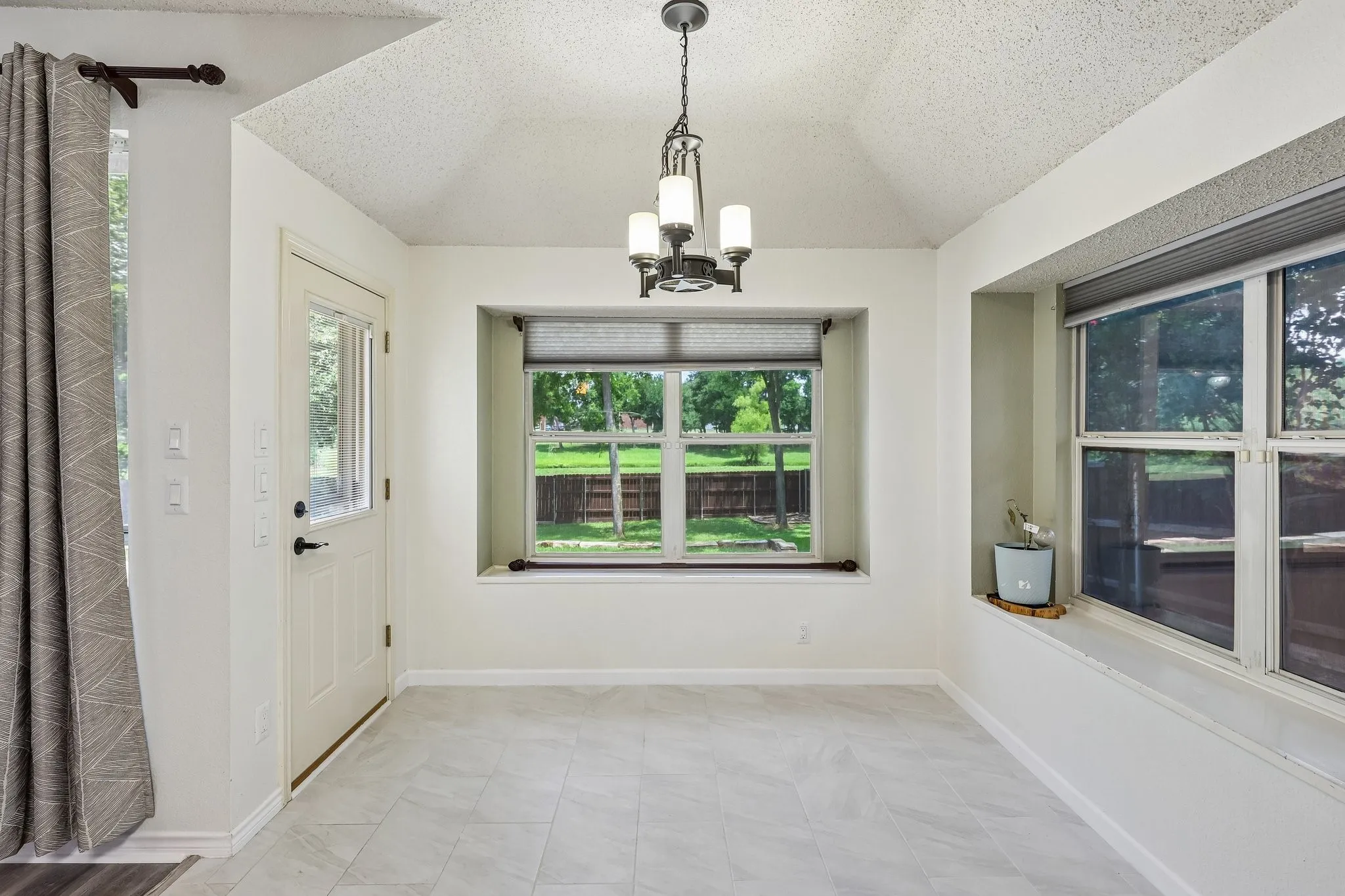 Single Family Residence For Sale in Collin County , 1711 Rushing Way, Wylie, Texas 75098, 3 Bedroom, 2 Bathroom, 2 Garage spaces, 1,869 Sqft, built in 2003, Price $379,000, mls#21288737, Real Estate Agent in Wylie, Homes For Sale in Collin county, Homes For Sale in Wylie, Realtor in Wylie Texas, Real Estate Brokerage Independent Realty Texas, Luminita Cordes Realtor