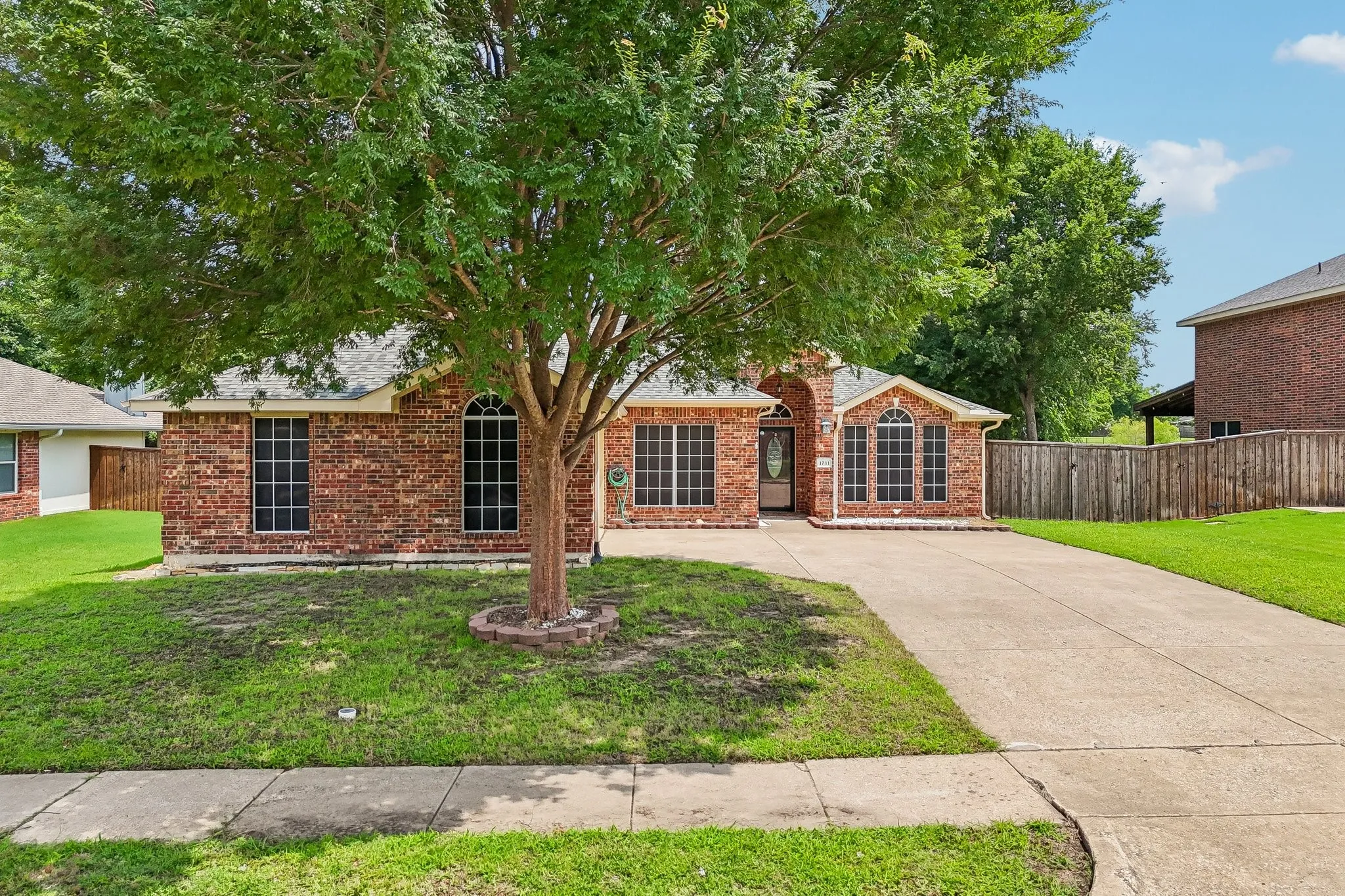 Single Family Residence For Sale in Collin County , 1711 Rushing Way, Wylie, Texas 75098, 3 Bedroom, 2 Bathroom, 2 Garage spaces, 1,869 Sqft, built in 2003, Price $379,000, mls#21288737, Real Estate Agent in Wylie, Homes For Sale in Collin county, Homes For Sale in Wylie, Realtor in Wylie Texas, Real Estate Brokerage Independent Realty Texas, Luminita Cordes Realtor
