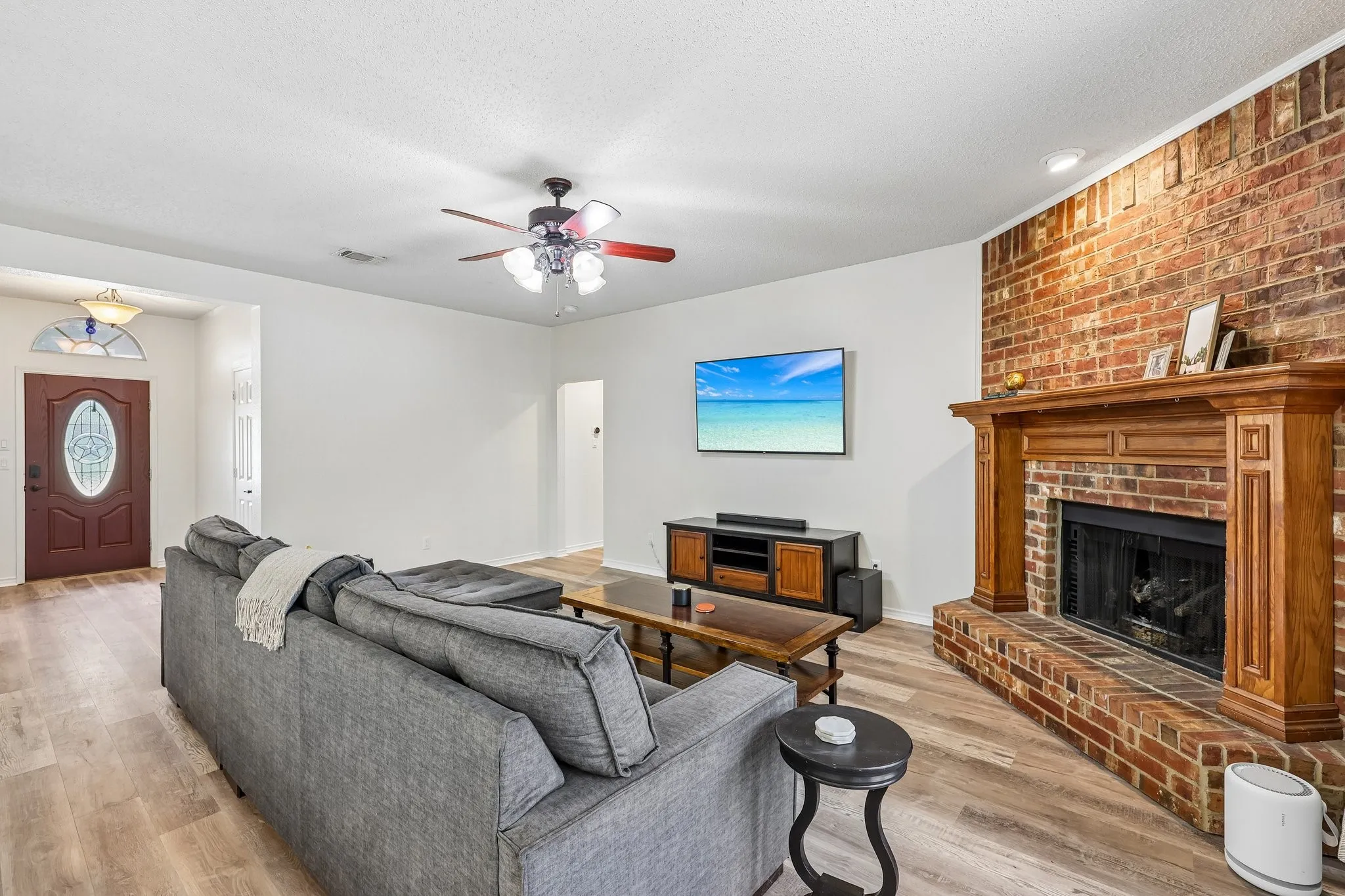 Single Family Residence For Sale in Collin County , 1711 Rushing Way, Wylie, Texas 75098, 3 Bedroom, 2 Bathroom, 2 Garage spaces, 1,869 Sqft, built in 2003, Price $379,000, mls#21288737, Real Estate Agent in Wylie, Homes For Sale in Collin county, Homes For Sale in Wylie, Realtor in Wylie Texas, Real Estate Brokerage Independent Realty Texas, Luminita Cordes Realtor