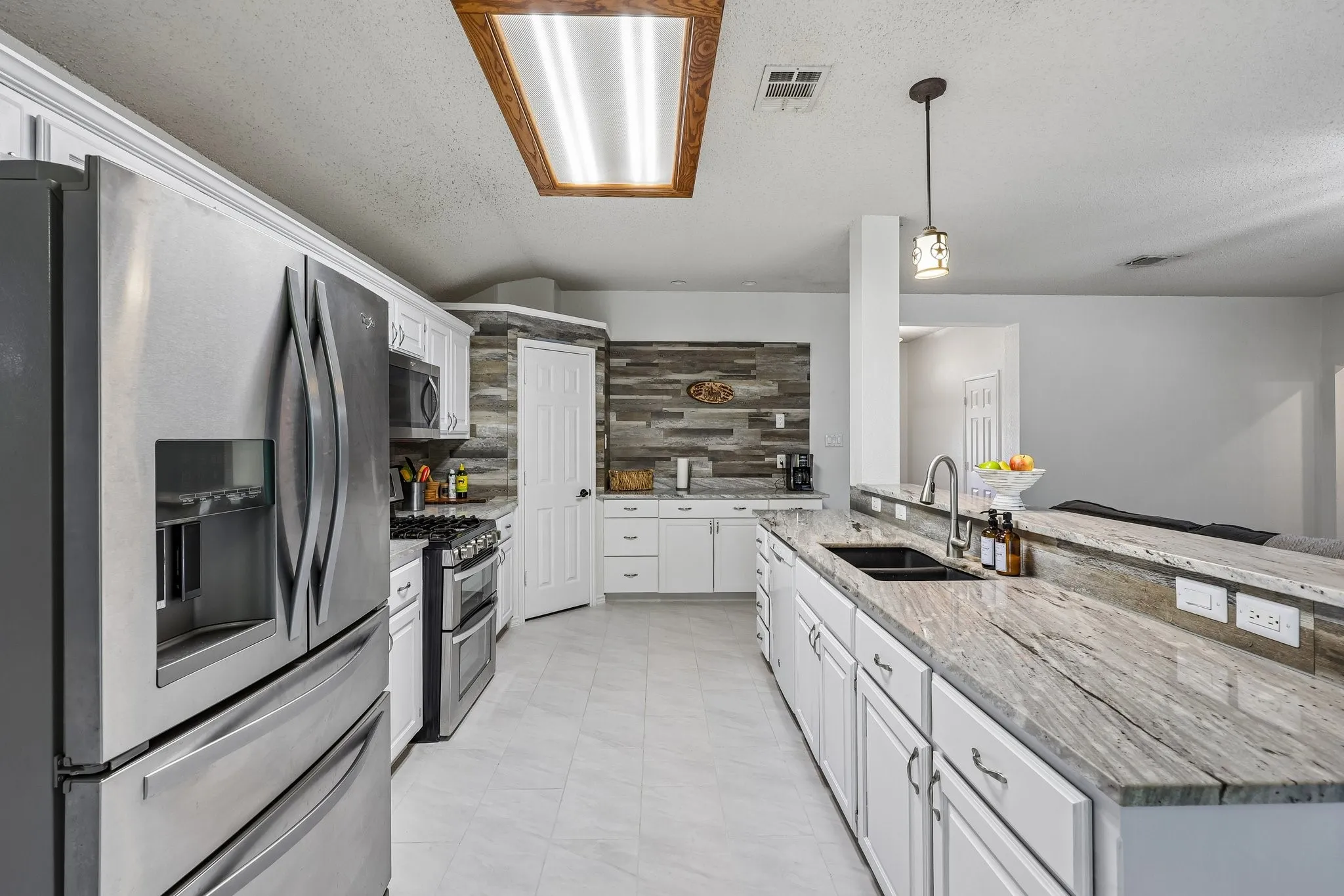 Single Family Residence For Sale in Collin County , 1711 Rushing Way, Wylie, Texas 75098, 3 Bedroom, 2 Bathroom, 2 Garage spaces, 1,869 Sqft, built in 2003, Price $379,000, mls#21288737, Real Estate Agent in Wylie, Homes For Sale in Collin county, Homes For Sale in Wylie, Realtor in Wylie Texas, Real Estate Brokerage Independent Realty Texas, Luminita Cordes Realtor