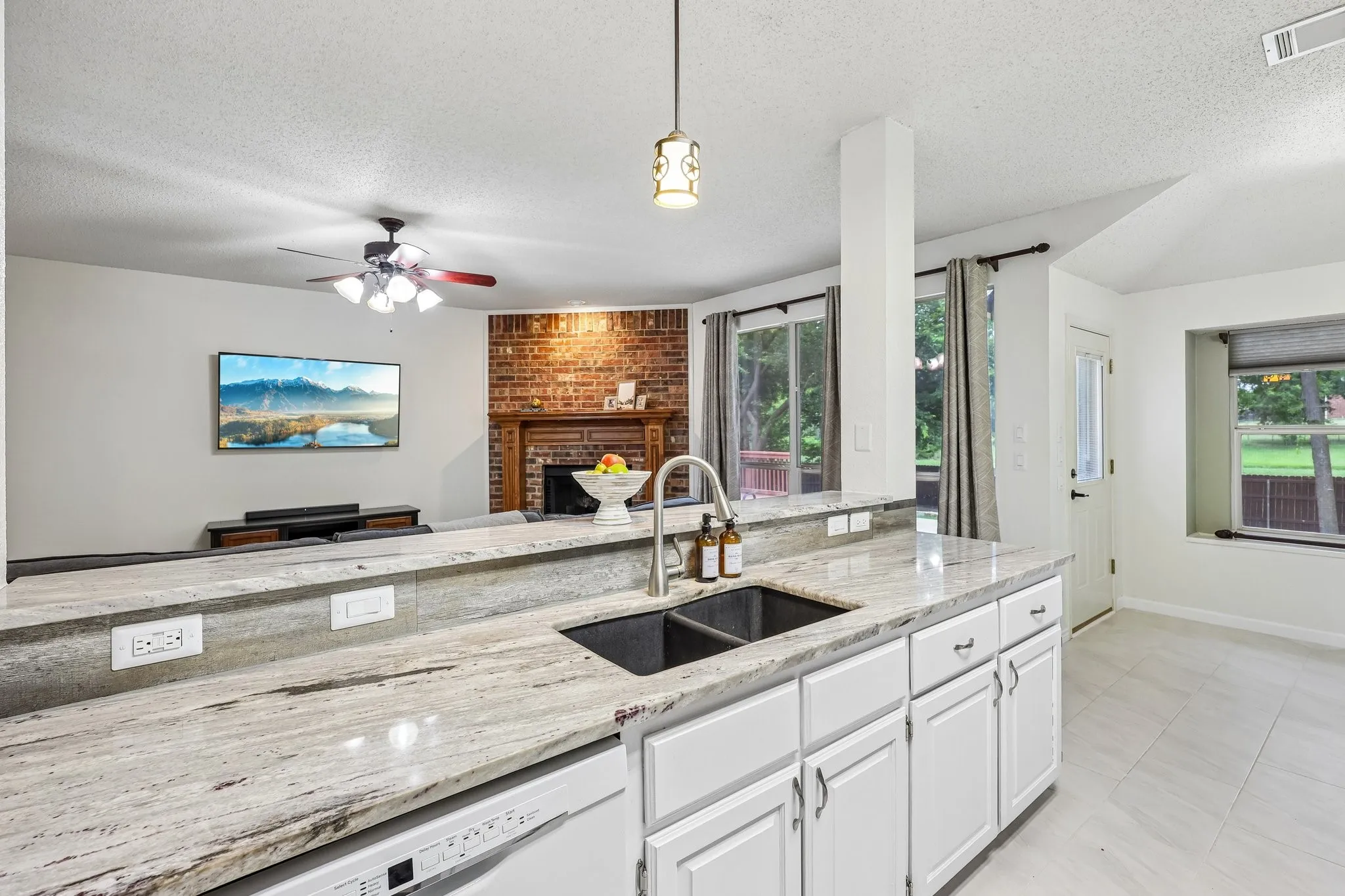 Single Family Residence For Sale in Collin County , 1711 Rushing Way, Wylie, Texas 75098, 3 Bedroom, 2 Bathroom, 2 Garage spaces, 1,869 Sqft, built in 2003, Price $379,000, mls#21288737, Real Estate Agent in Wylie, Homes For Sale in Collin county, Homes For Sale in Wylie, Realtor in Wylie Texas, Real Estate Brokerage Independent Realty Texas, Luminita Cordes Realtor