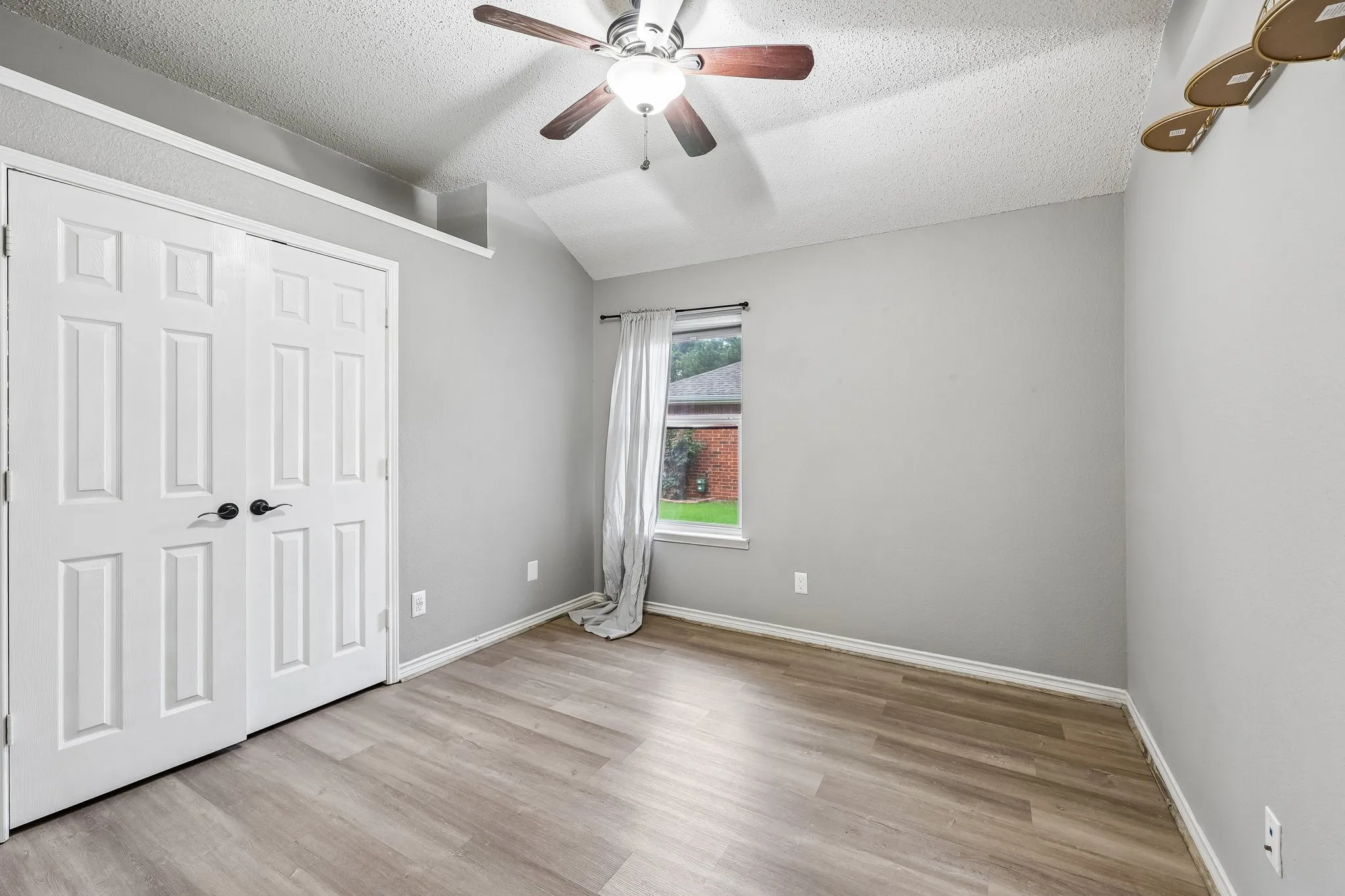 Single Family Residence For Sale in Collin County , 1711 Rushing Way, Wylie, Texas 75098, 3 Bedroom, 2 Bathroom, 2 Garage spaces, 1,869 Sqft, built in 2003, Price $379,000, mls#21288737, Real Estate Agent in Wylie, Homes For Sale in Collin county, Homes For Sale in Wylie, Realtor in Wylie Texas, Real Estate Brokerage Independent Realty Texas, Luminita Cordes Realtor