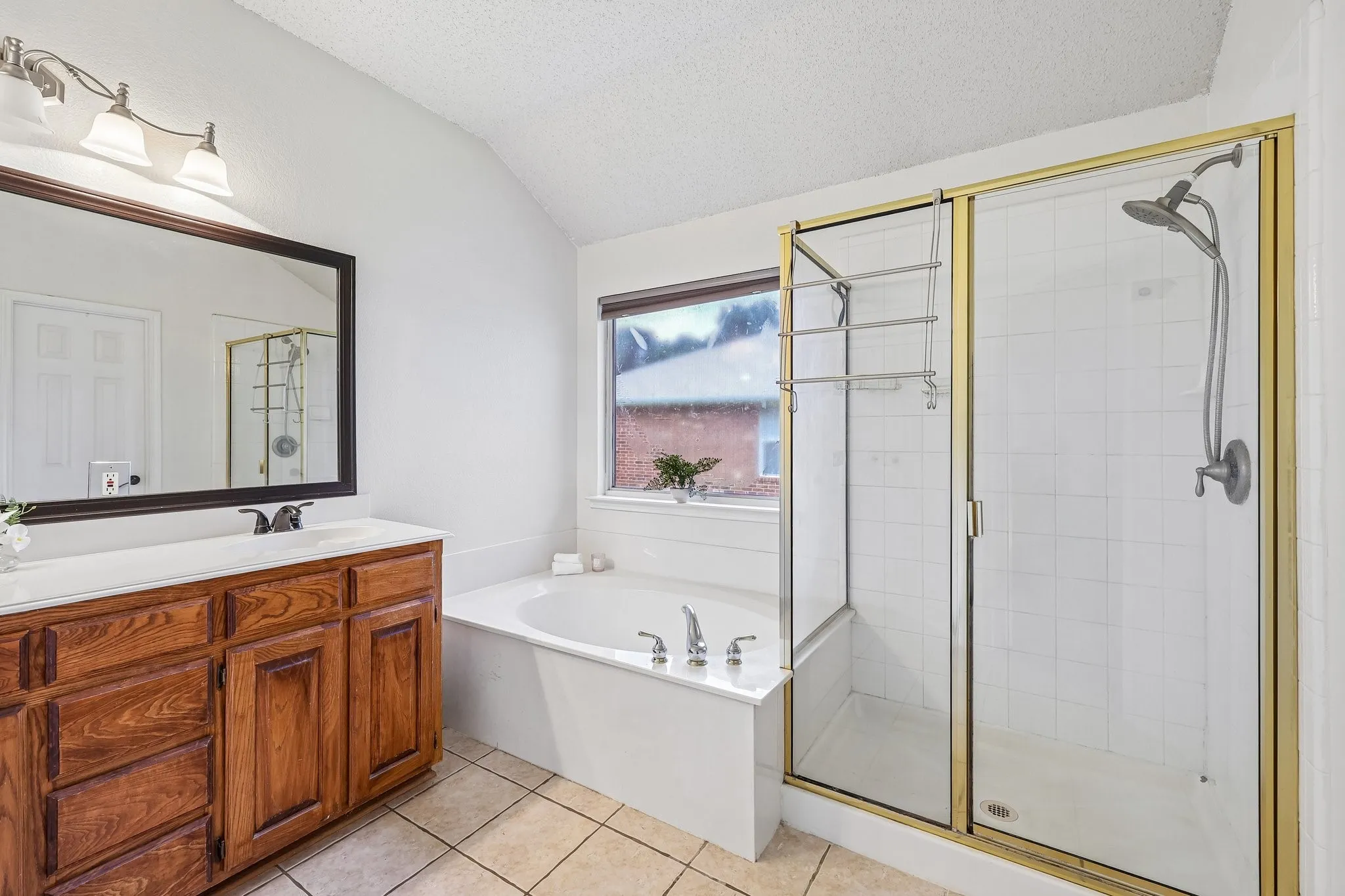 Single Family Residence For Sale in Collin County , 1711 Rushing Way, Wylie, Texas 75098, 3 Bedroom, 2 Bathroom, 2 Garage spaces, 1,869 Sqft, built in 2003, Price $379,000, mls#21288737, Real Estate Agent in Wylie, Homes For Sale in Collin county, Homes For Sale in Wylie, Realtor in Wylie Texas, Real Estate Brokerage Independent Realty Texas, Luminita Cordes Realtor