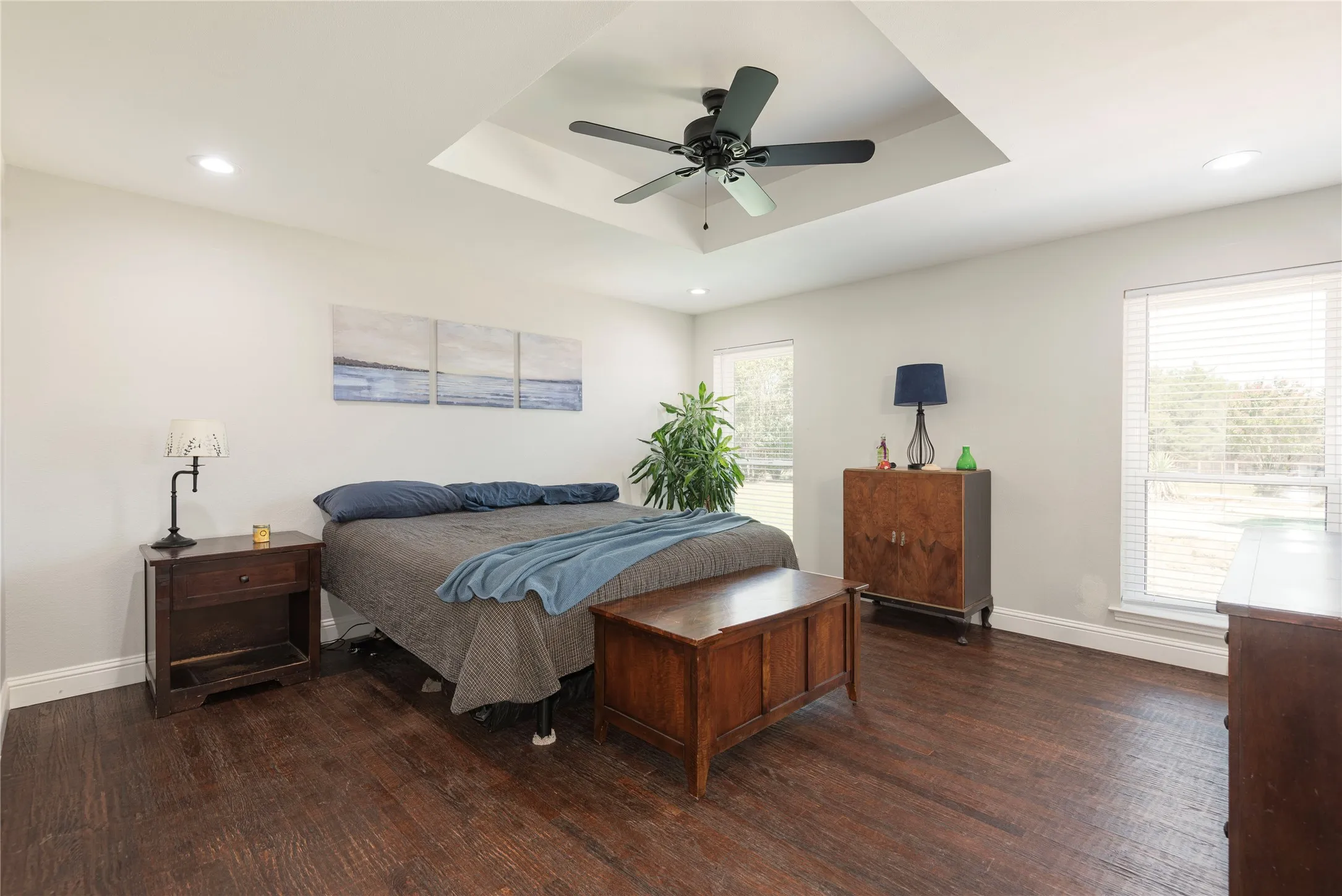 Spacious interior with tray ceiling, on-suite, walk-in closet