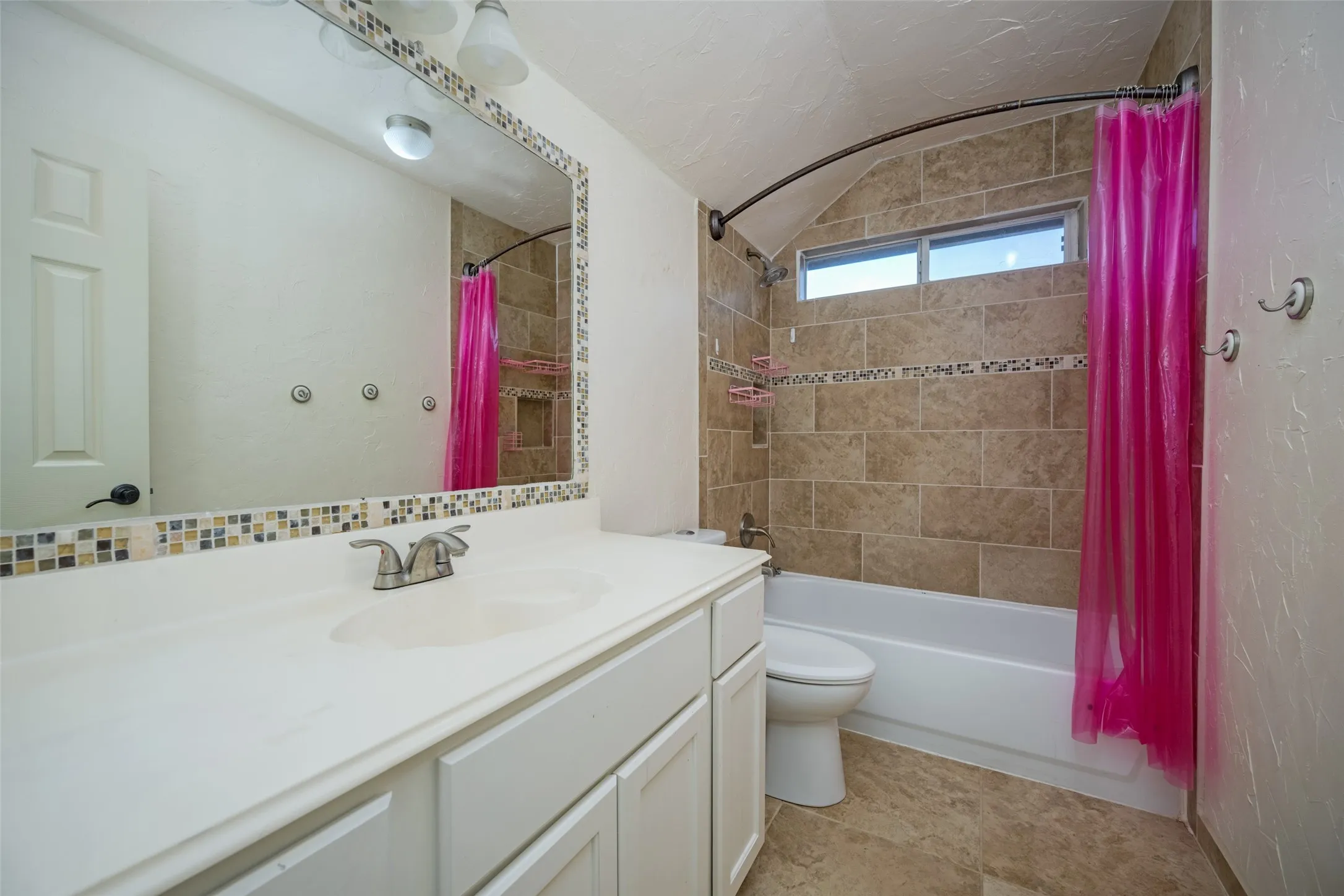 Single Family Residence For Sale in Denton County , 2905 Furlong Drive W, Flower Mound, Texas 75022, 4 Bedroom, 3 Bathroom, 2 Garage spaces, 2,265 Sqft, built in 1996, mls#21310042, Real Estate Agent in Flower Mound, Homes For Sale in Denton county, Homes For Sale in Flower Mound, Realtor in Flower Mound Texas, Real Estate Brokerage Independent Realty Texas, Luminita Cordes Realtor