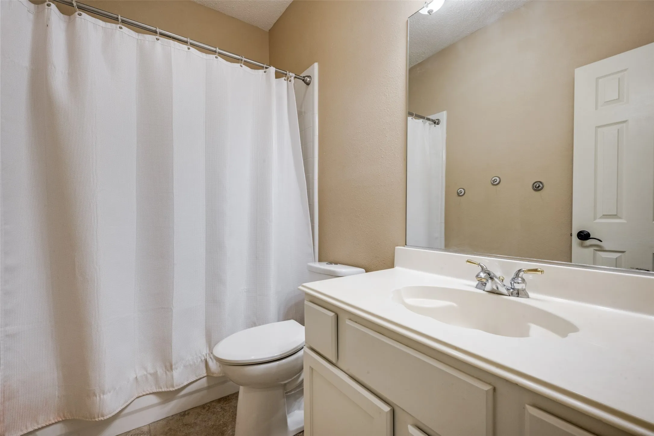 Single Family Residence For Sale in Denton County , 2905 Furlong Drive W, Flower Mound, Texas 75022, 4 Bedroom, 3 Bathroom, 2 Garage spaces, 2,265 Sqft, built in 1996, mls#21310042, Real Estate Agent in Flower Mound, Homes For Sale in Denton county, Homes For Sale in Flower Mound, Realtor in Flower Mound Texas, Real Estate Brokerage Independent Realty Texas, Luminita Cordes Realtor