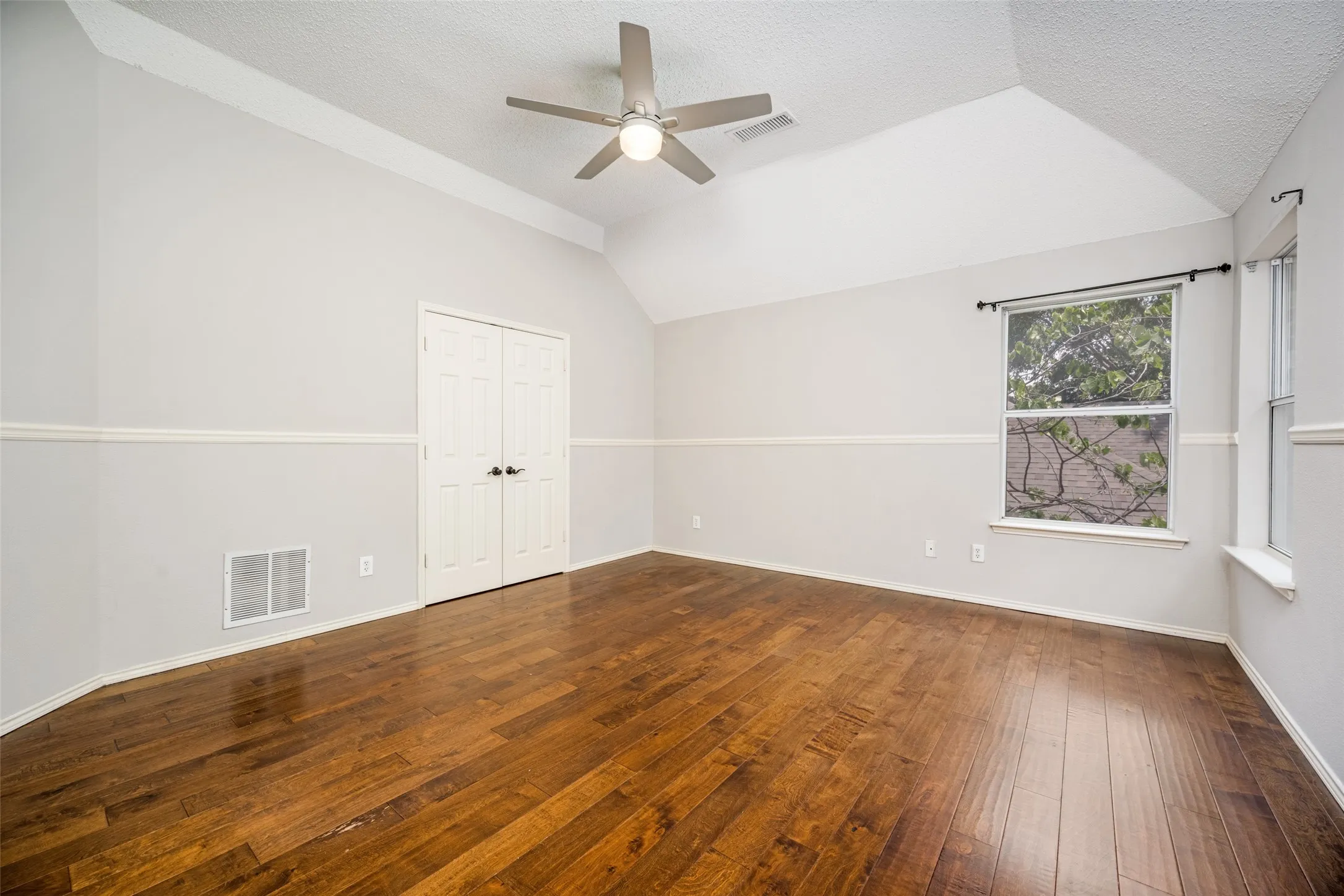 Single Family Residence For Sale in Denton County , 2905 Furlong Drive W, Flower Mound, Texas 75022, 4 Bedroom, 3 Bathroom, 2 Garage spaces, 2,265 Sqft, built in 1996, mls#21310042, Real Estate Agent in Flower Mound, Homes For Sale in Denton county, Homes For Sale in Flower Mound, Realtor in Flower Mound Texas, Real Estate Brokerage Independent Realty Texas, Luminita Cordes Realtor