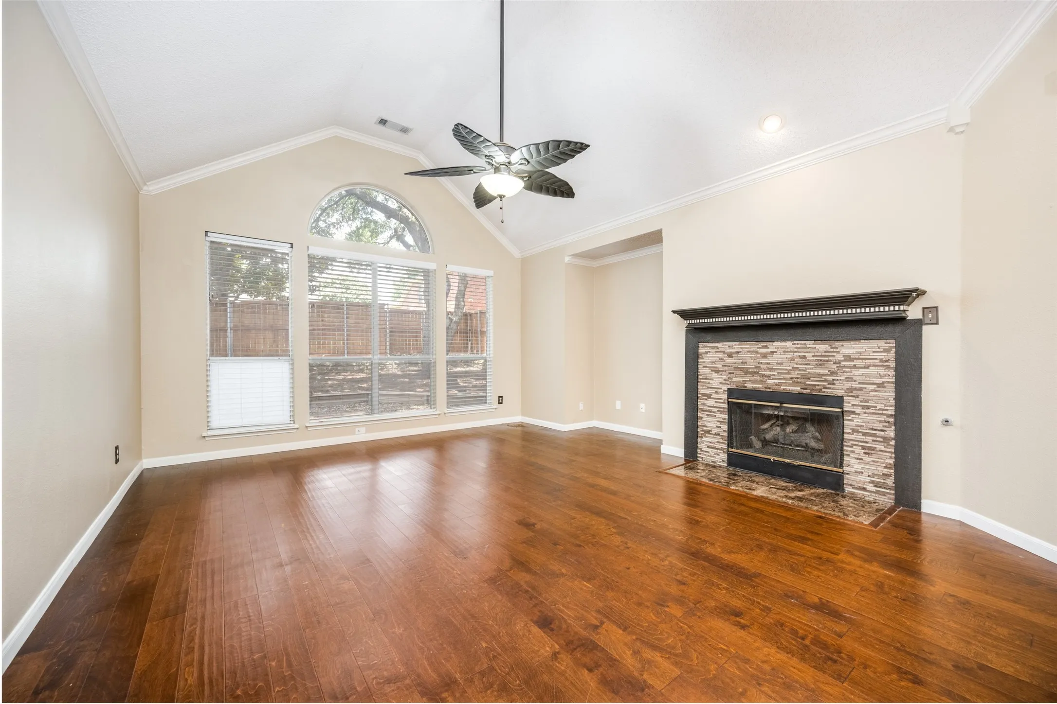 Single Family Residence For Sale in Denton County , 2905 Furlong Drive W, Flower Mound, Texas 75022, 4 Bedroom, 3 Bathroom, 2 Garage spaces, 2,265 Sqft, built in 1996, mls#21310042, Real Estate Agent in Flower Mound, Homes For Sale in Denton county, Homes For Sale in Flower Mound, Realtor in Flower Mound Texas, Real Estate Brokerage Independent Realty Texas, Luminita Cordes Realtor