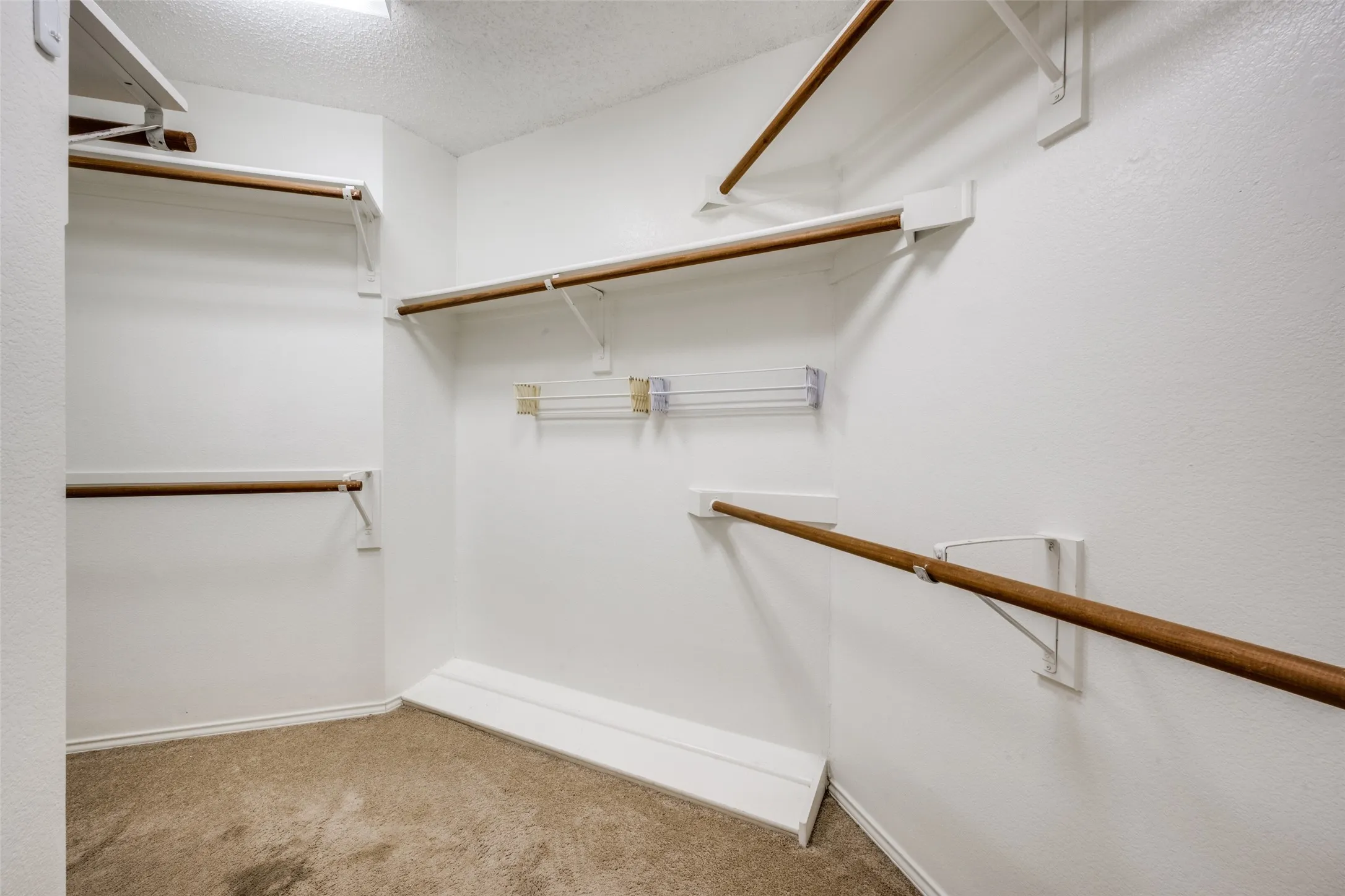 Single Family Residence For Sale in Denton County , 2905 Furlong Drive W, Flower Mound, Texas 75022, 4 Bedroom, 3 Bathroom, 2 Garage spaces, 2,265 Sqft, built in 1996, mls#21310042, Real Estate Agent in Flower Mound, Homes For Sale in Denton county, Homes For Sale in Flower Mound, Realtor in Flower Mound Texas, Real Estate Brokerage Independent Realty Texas, Luminita Cordes Realtor