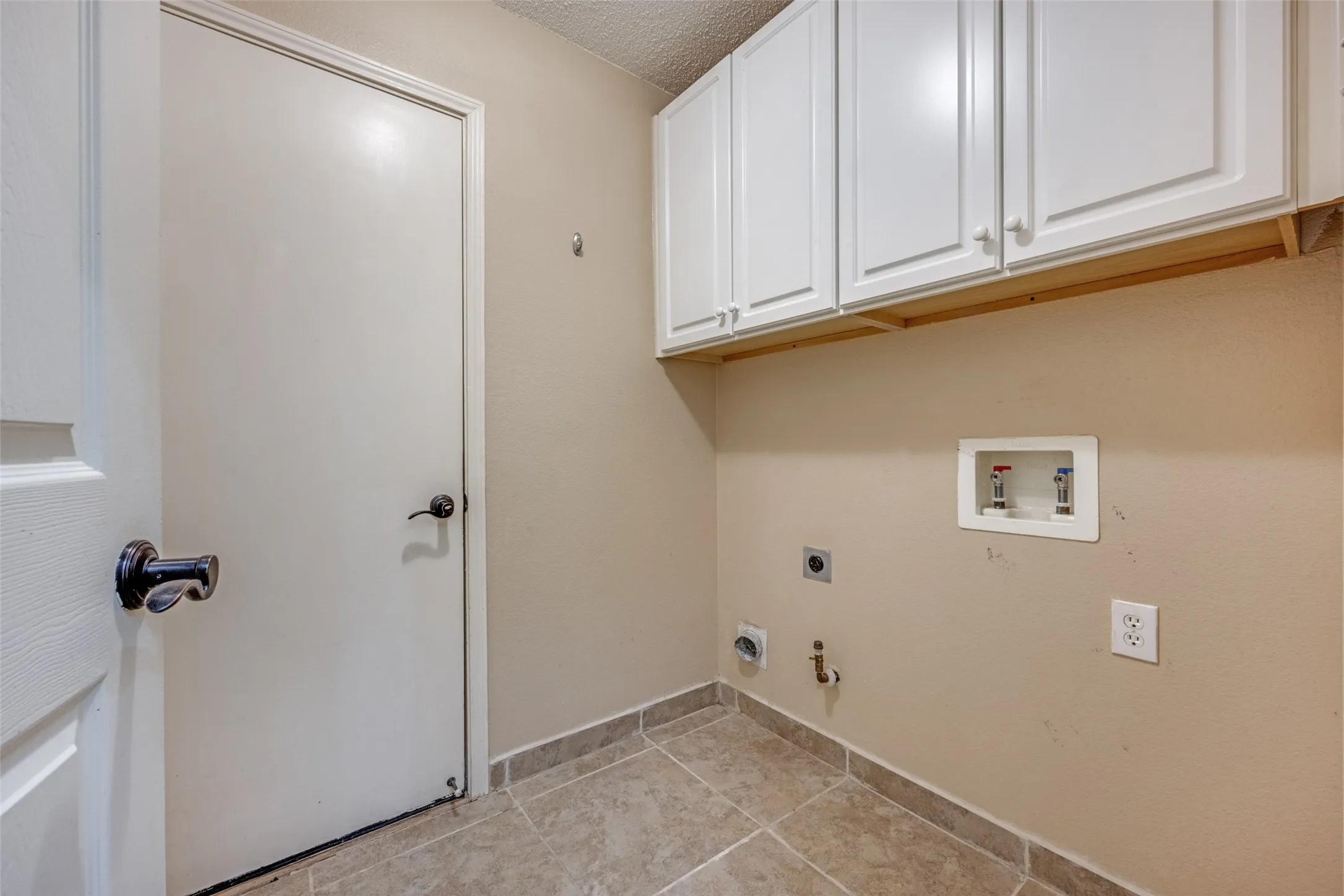 Single Family Residence For Sale in Denton County , 2905 Furlong Drive W, Flower Mound, Texas 75022, 4 Bedroom, 3 Bathroom, 2 Garage spaces, 2,265 Sqft, built in 1996, mls#21310042, Real Estate Agent in Flower Mound, Homes For Sale in Denton county, Homes For Sale in Flower Mound, Realtor in Flower Mound Texas, Real Estate Brokerage Independent Realty Texas, Luminita Cordes Realtor