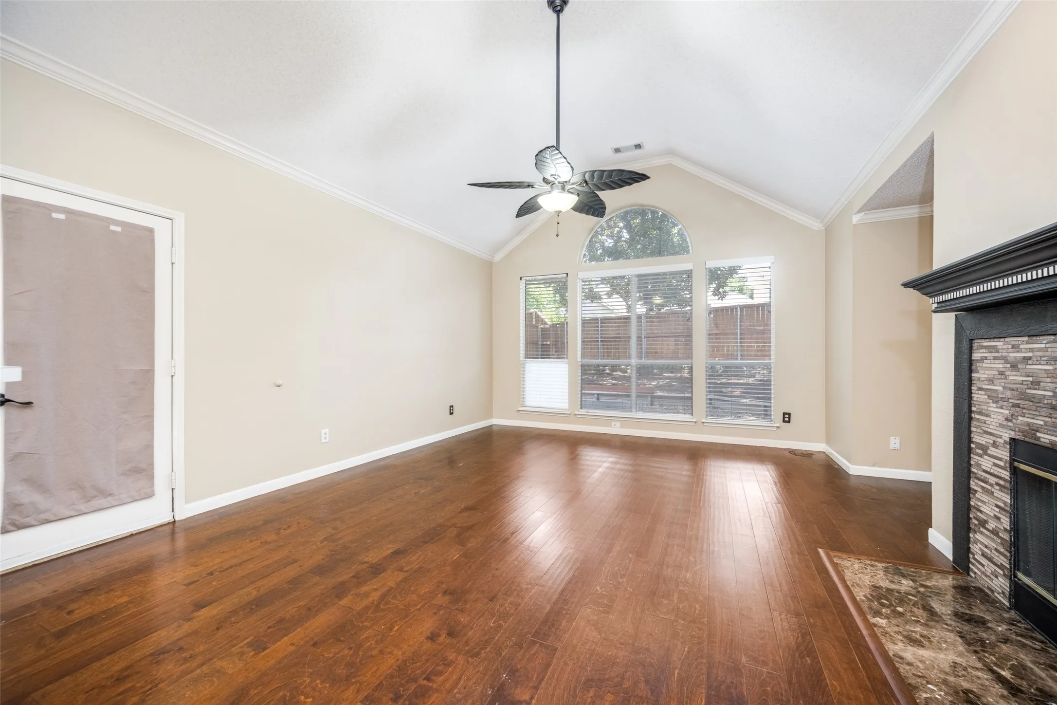 Single Family Residence For Sale in Denton County , 2905 Furlong Drive W, Flower Mound, Texas 75022, 4 Bedroom, 3 Bathroom, 2 Garage spaces, 2,265 Sqft, built in 1996, mls#21310042, Real Estate Agent in Flower Mound, Homes For Sale in Denton county, Homes For Sale in Flower Mound, Realtor in Flower Mound Texas, Real Estate Brokerage Independent Realty Texas, Luminita Cordes Realtor