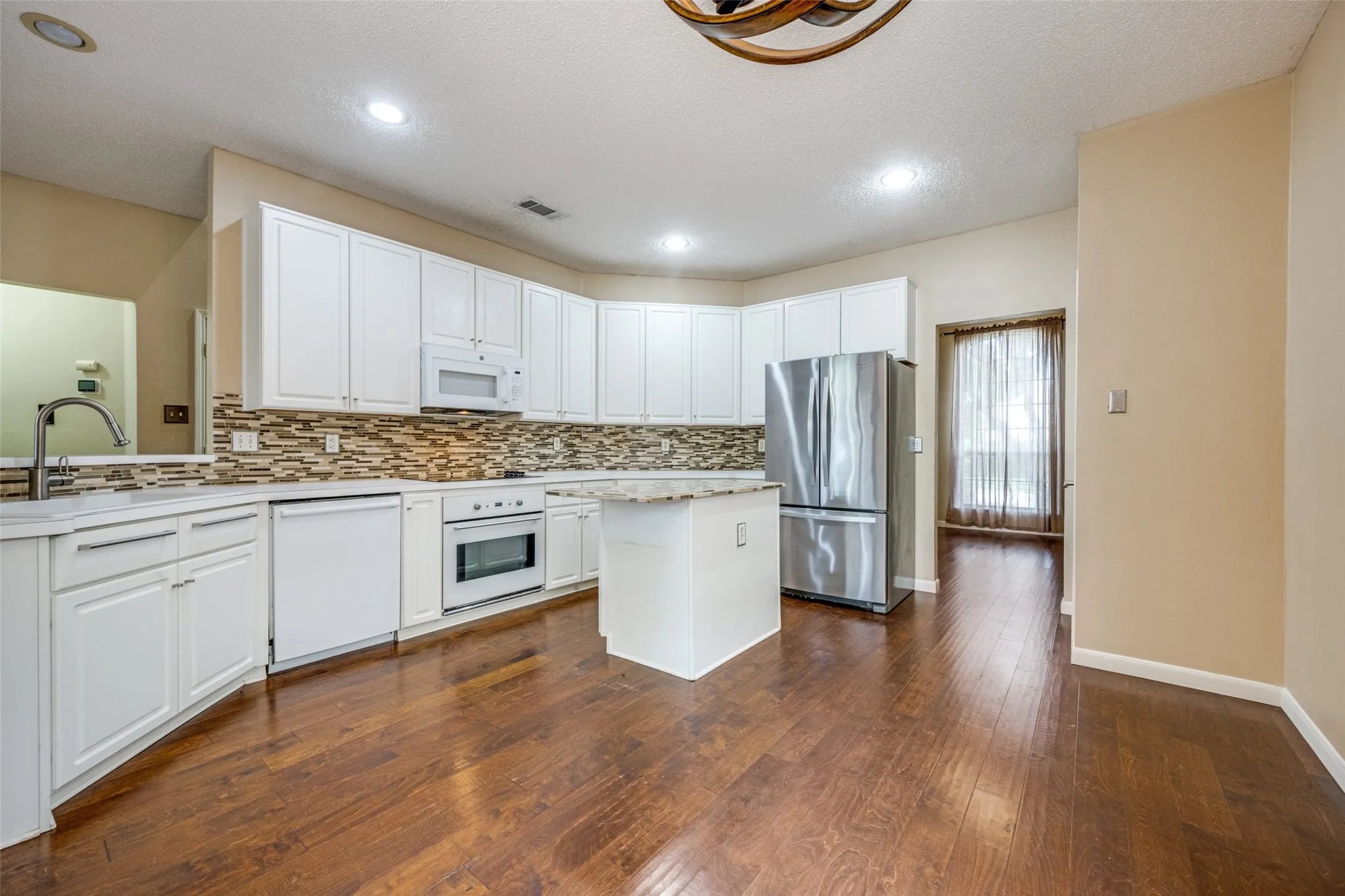 Single Family Residence For Sale in Denton County , 2905 Furlong Drive W, Flower Mound, Texas 75022, 4 Bedroom, 3 Bathroom, 2 Garage spaces, 2,265 Sqft, built in 1996, mls#21310042, Real Estate Agent in Flower Mound, Homes For Sale in Denton county, Homes For Sale in Flower Mound, Realtor in Flower Mound Texas, Real Estate Brokerage Independent Realty Texas, Luminita Cordes Realtor