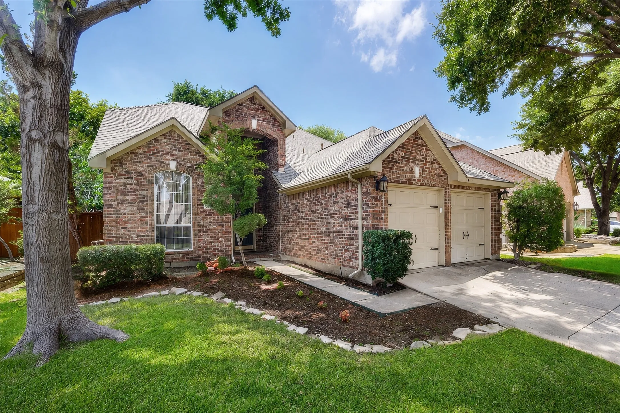 Single Family Residence For Sale in Denton County , 2905 Furlong Drive W, Flower Mound, Texas 75022, 4 Bedroom, 3 Bathroom, 2 Garage spaces, 2,265 Sqft, built in 1996, mls#21310042, Real Estate Agent in Flower Mound, Homes For Sale in Denton county, Homes For Sale in Flower Mound, Realtor in Flower Mound Texas, Real Estate Brokerage Independent Realty Texas, Luminita Cordes Realtor