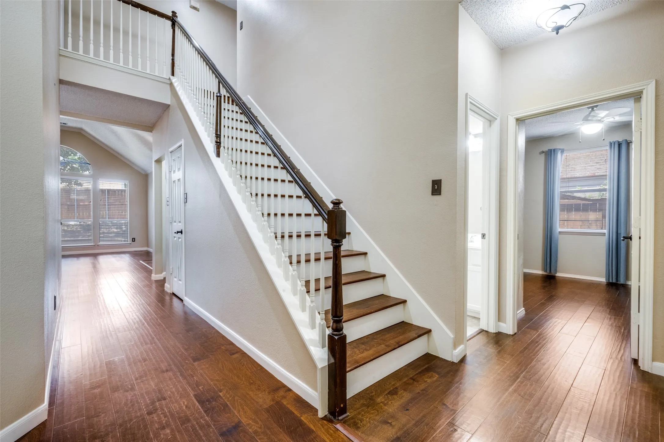 Single Family Residence For Sale in Denton County , 2905 Furlong Drive W, Flower Mound, Texas 75022, 4 Bedroom, 3 Bathroom, 2 Garage spaces, 2,265 Sqft, built in 1996, mls#21310042, Real Estate Agent in Flower Mound, Homes For Sale in Denton county, Homes For Sale in Flower Mound, Realtor in Flower Mound Texas, Real Estate Brokerage Independent Realty Texas, Luminita Cordes Realtor