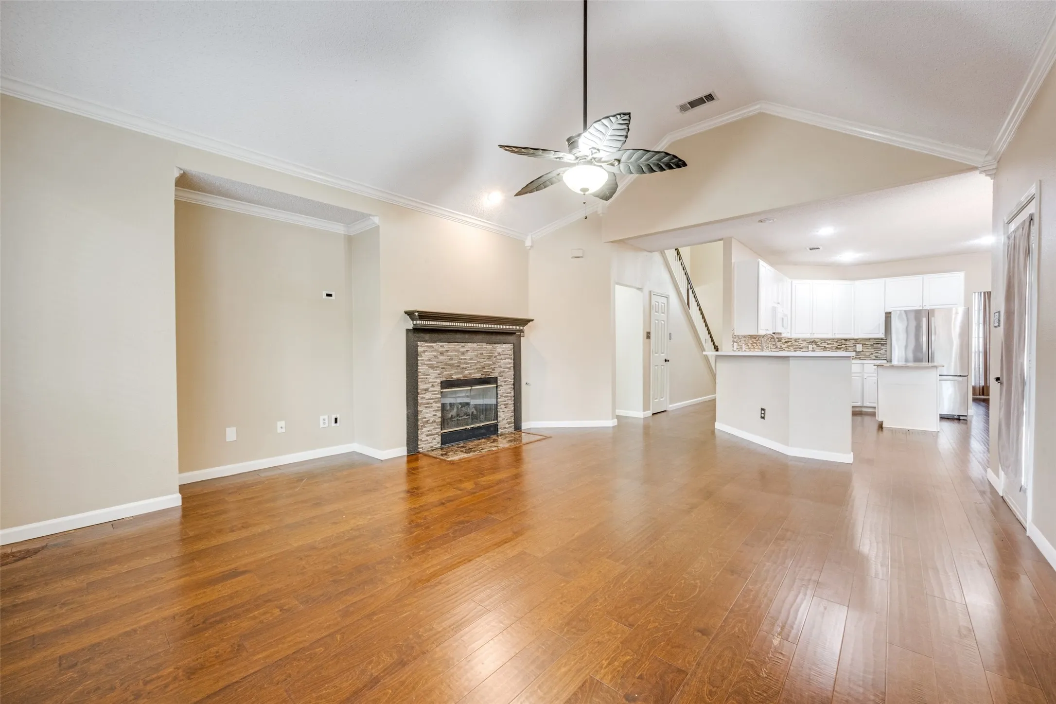Single Family Residence For Sale in Denton County , 2905 Furlong Drive W, Flower Mound, Texas 75022, 4 Bedroom, 3 Bathroom, 2 Garage spaces, 2,265 Sqft, built in 1996, mls#21310042, Real Estate Agent in Flower Mound, Homes For Sale in Denton county, Homes For Sale in Flower Mound, Realtor in Flower Mound Texas, Real Estate Brokerage Independent Realty Texas, Luminita Cordes Realtor