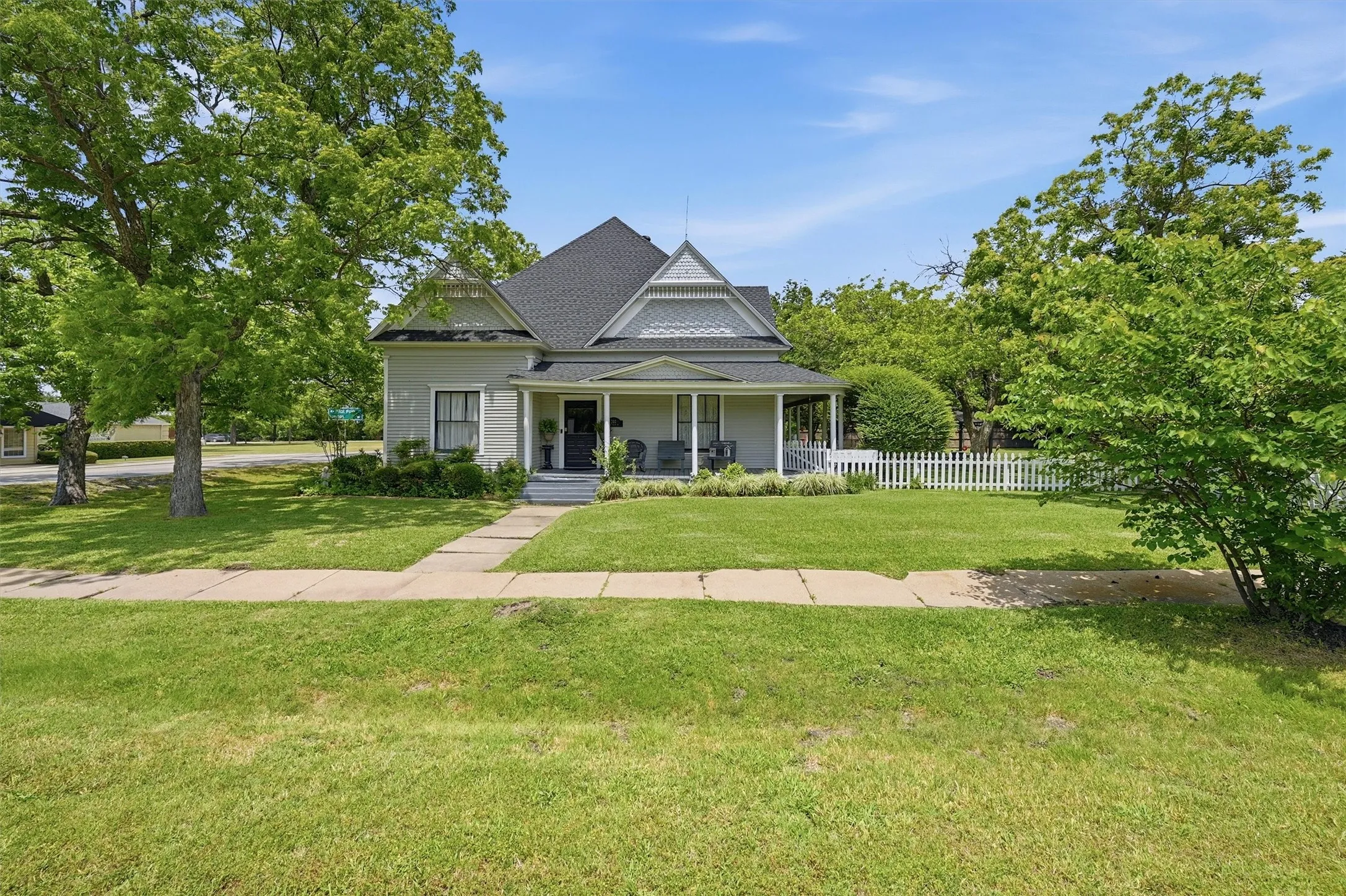 Single Family Residence For Sale in Collin County , 202 E Main Street, Celina, Texas 75009, 3 Bedrooms, 2 Bathrooms, Garage spaces, 2,392 Sqft, built in 1915, Price $1,800,000, mls#21269325, Real Estate Agent in Celina, Homes For Sale in Collin county, Homes For Sale in Celina, Realtor in Celina Texas, Real Estate Brokerage Independent Realty Texas, Luminita Cordes Realtor