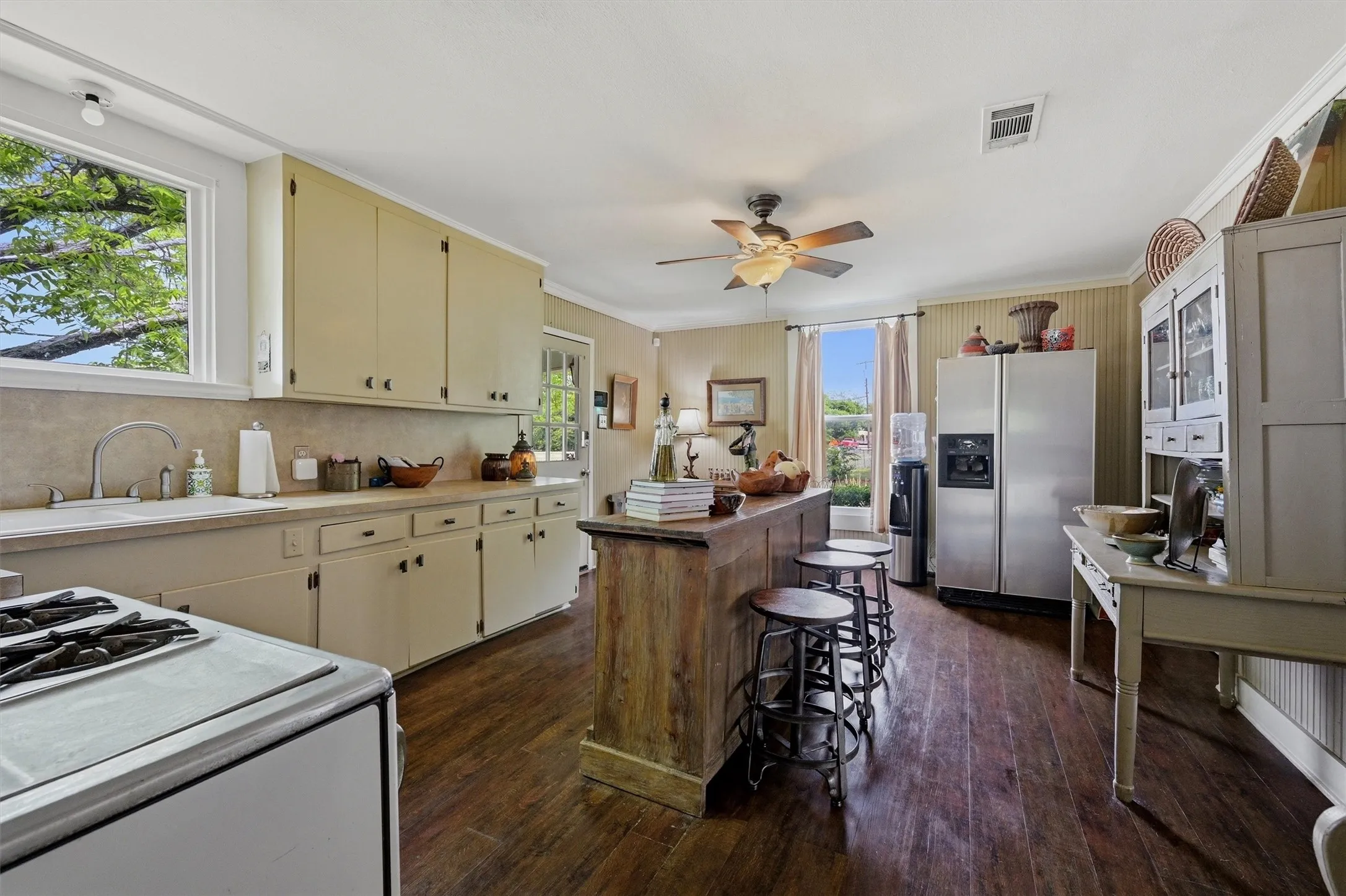 Single Family Residence For Sale in Collin County , 202 E Main Street, Celina, Texas 75009, 3 Bedrooms, 2 Bathrooms, Garage spaces, 2,392 Sqft, built in 1915, Price $1,800,000, mls#21269325, Real Estate Agent in Celina, Homes For Sale in Collin county, Homes For Sale in Celina, Realtor in Celina Texas, Real Estate Brokerage Independent Realty Texas, Luminita Cordes Realtor