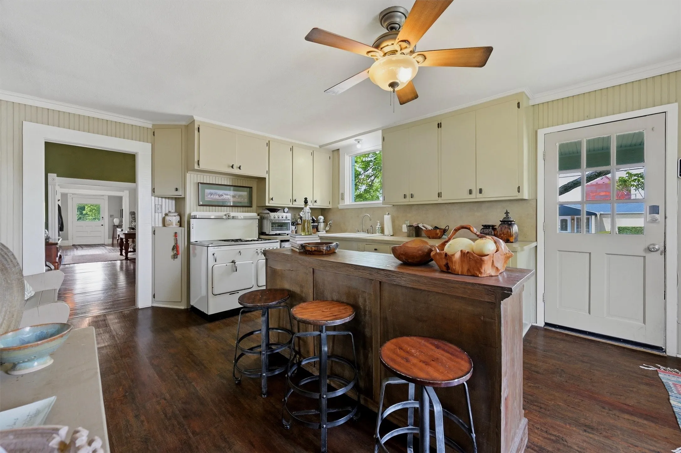 Single Family Residence For Sale in Collin County , 202 E Main Street, Celina, Texas 75009, 3 Bedrooms, 2 Bathrooms, Garage spaces, 2,392 Sqft, built in 1915, Price $1,800,000, mls#21269325, Real Estate Agent in Celina, Homes For Sale in Collin county, Homes For Sale in Celina, Realtor in Celina Texas, Real Estate Brokerage Independent Realty Texas, Luminita Cordes Realtor
