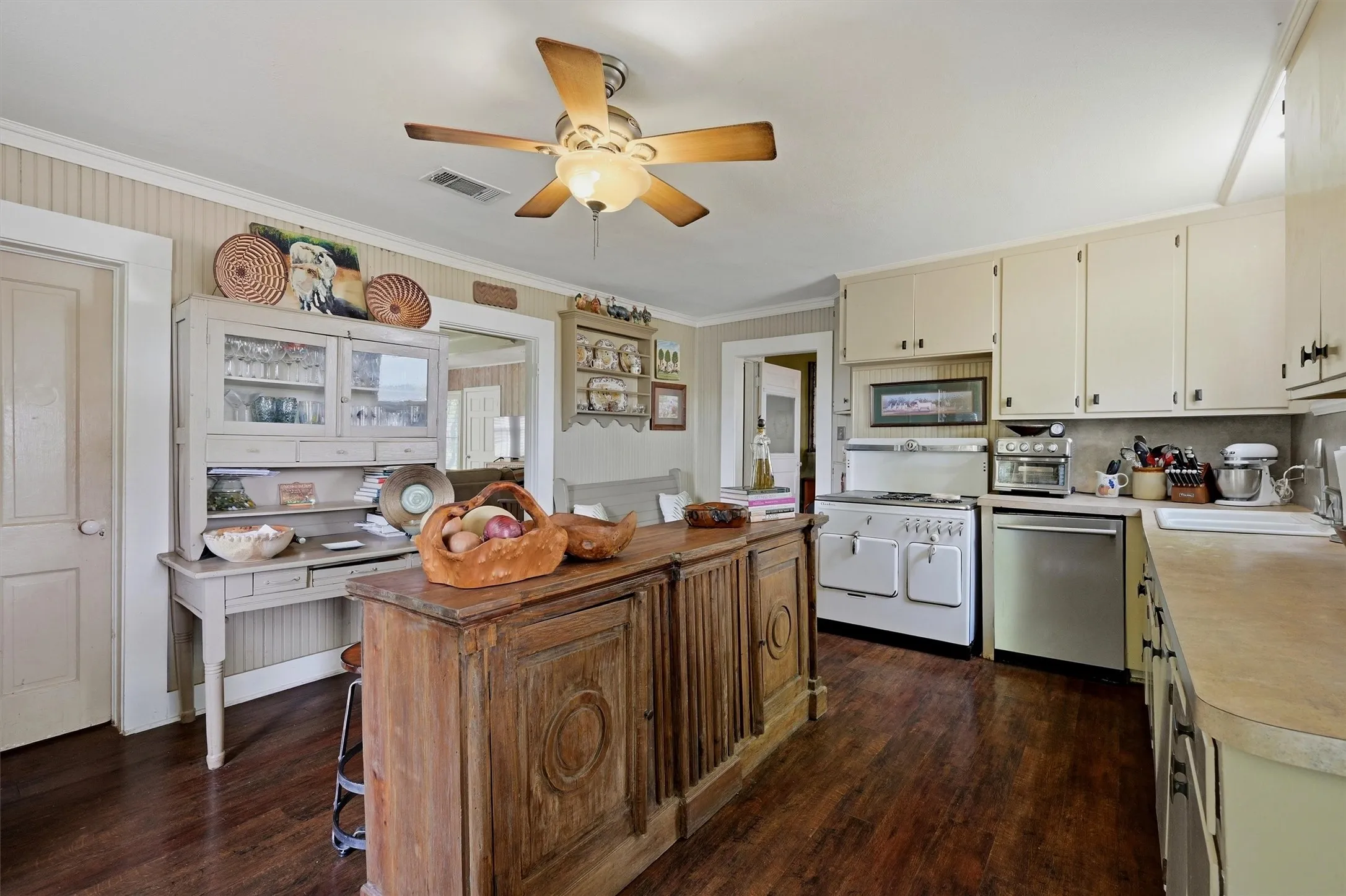Single Family Residence For Sale in Collin County , 202 E Main Street, Celina, Texas 75009, 3 Bedrooms, 2 Bathrooms, Garage spaces, 2,392 Sqft, built in 1915, Price $1,800,000, mls#21269325, Real Estate Agent in Celina, Homes For Sale in Collin county, Homes For Sale in Celina, Realtor in Celina Texas, Real Estate Brokerage Independent Realty Texas, Luminita Cordes Realtor