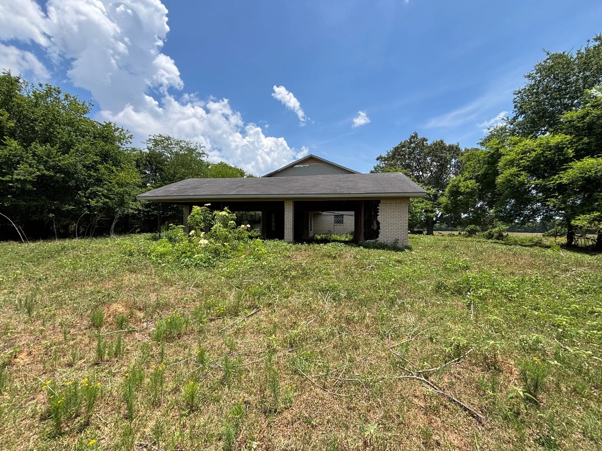 Single Family Residence For Rent in Angelina County , 3834 Fenley Flat Road, Lufkin, Texas 75969, 4 Bedrooms, 3 Bathrooms, 2 Garage spaces, 3,820 Sqft, built in 1974, Price $600, mls#21311726, Real Estate Agent in Lufkin, Homes For Rent in Angelina county, Homes For Rent in Lufkin, Realtor in Lufkin Texas, Real Estate Brokerage Independent Realty Texas, Luminita Cordes Realtor