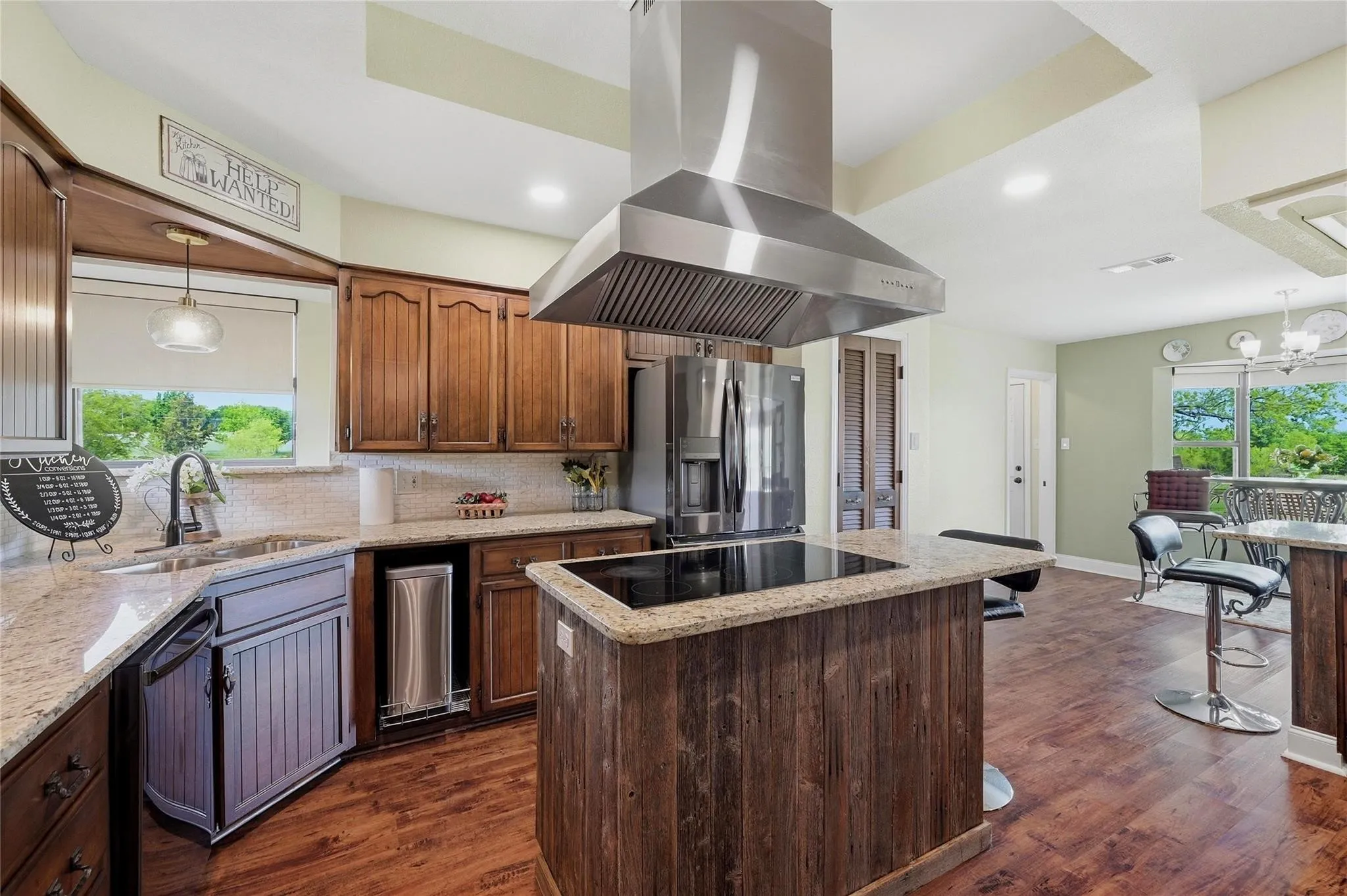 Single Family Residence For Sale in Grayson County , 4877 Fm 84, Denison, Texas 75020, 3 Bedroom, 2 Bathroom, 2 Garage spaces, 3,964 Sqft, built in 1977, mls#21309745, Real Estate Agent in Denison, Homes For Sale in Grayson county, Homes For Sale in Denison, Realtor in Denison Texas, Real Estate Brokerage Independent Realty Texas, Luminita Cordes Realtor