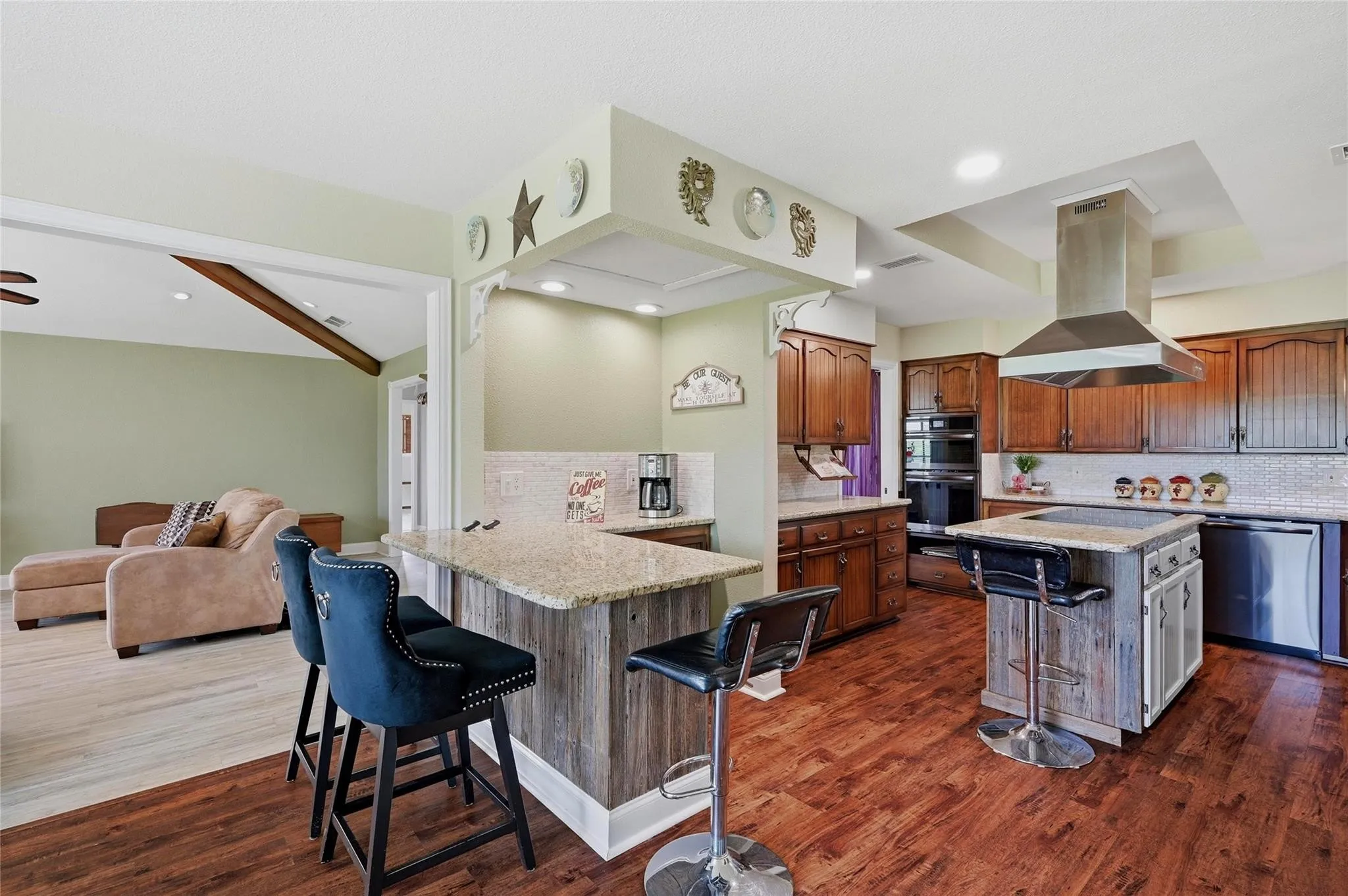 Single Family Residence For Sale in Grayson County , 4877 Fm 84, Denison, Texas 75020, 3 Bedroom, 2 Bathroom, 2 Garage spaces, 3,964 Sqft, built in 1977, mls#21309745, Real Estate Agent in Denison, Homes For Sale in Grayson county, Homes For Sale in Denison, Realtor in Denison Texas, Real Estate Brokerage Independent Realty Texas, Luminita Cordes Realtor