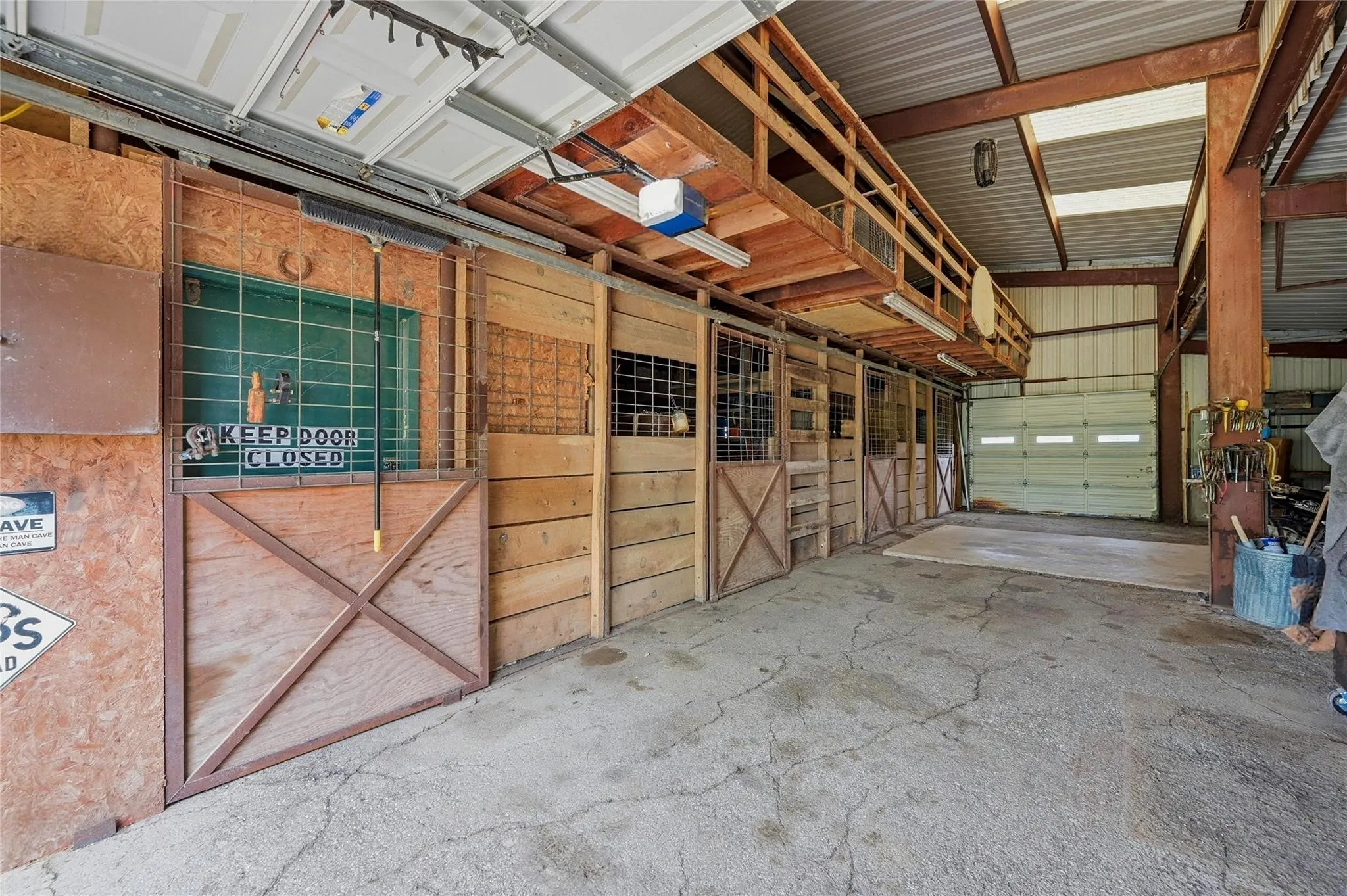 Animal stalls