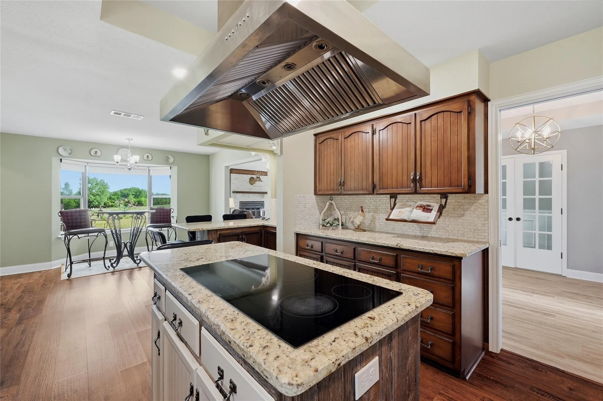 Single Family Residence For Sale in Grayson County , 4877 Fm 84, Denison, Texas 75020, 3 Bedroom, 2 Bathroom, 2 Garage spaces, 3,964 Sqft, built in 1977, mls#21309745, Real Estate Agent in Denison, Homes For Sale in Grayson county, Homes For Sale in Denison, Realtor in Denison Texas, Real Estate Brokerage Independent Realty Texas, Luminita Cordes Realtor