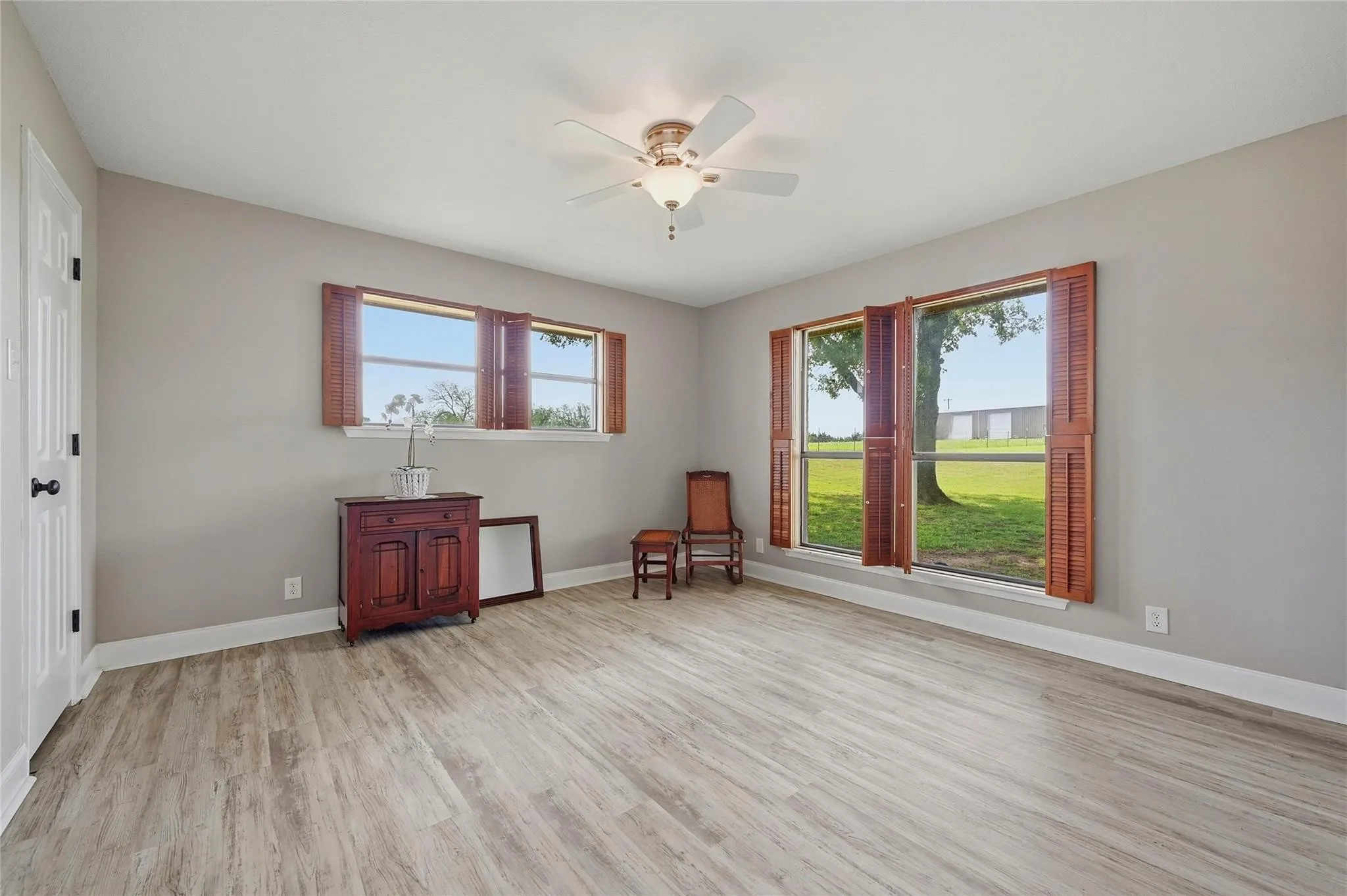 Single Family Residence For Sale in Grayson County , 4877 Fm 84, Denison, Texas 75020, 3 Bedroom, 2 Bathroom, 2 Garage spaces, 3,964 Sqft, built in 1977, mls#21309745, Real Estate Agent in Denison, Homes For Sale in Grayson county, Homes For Sale in Denison, Realtor in Denison Texas, Real Estate Brokerage Independent Realty Texas, Luminita Cordes Realtor