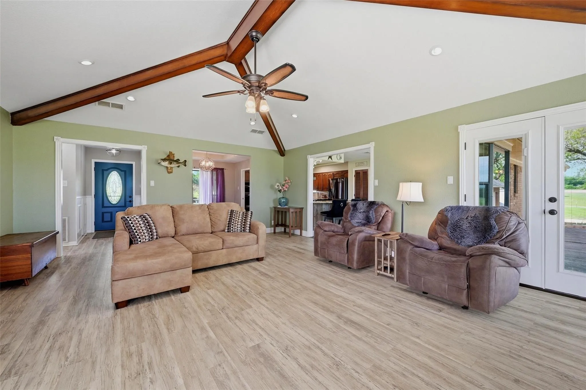 Single Family Residence For Sale in Grayson County , 4877 Fm 84, Denison, Texas 75020, 3 Bedroom, 2 Bathroom, 2 Garage spaces, 3,964 Sqft, built in 1977, mls#21309745, Real Estate Agent in Denison, Homes For Sale in Grayson county, Homes For Sale in Denison, Realtor in Denison Texas, Real Estate Brokerage Independent Realty Texas, Luminita Cordes Realtor