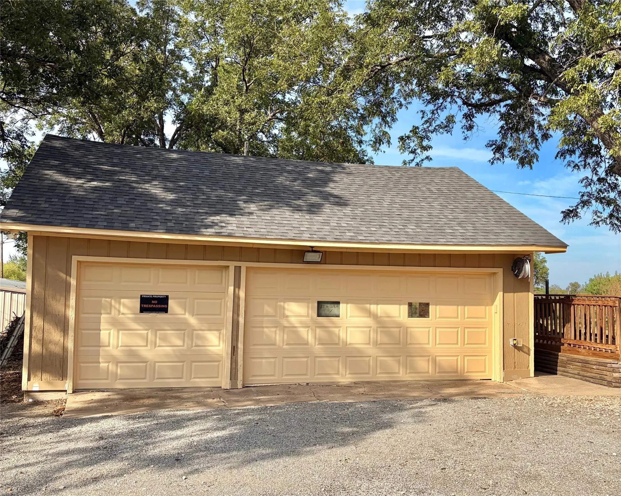 Single Family Residence For Sale in Grayson County , 4877 Fm 84, Denison, Texas 75020, 3 Bedroom, 2 Bathroom, 2 Garage spaces, 3,964 Sqft, built in 1977, mls#21309745, Real Estate Agent in Denison, Homes For Sale in Grayson county, Homes For Sale in Denison, Realtor in Denison Texas, Real Estate Brokerage Independent Realty Texas, Luminita Cordes Realtor