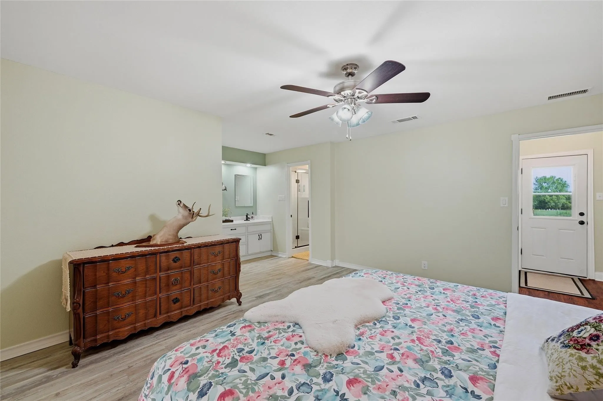 Single Family Residence For Sale in Grayson County , 4877 Fm 84, Denison, Texas 75020, 3 Bedroom, 2 Bathroom, 2 Garage spaces, 3,964 Sqft, built in 1977, mls#21309745, Real Estate Agent in Denison, Homes For Sale in Grayson county, Homes For Sale in Denison, Realtor in Denison Texas, Real Estate Brokerage Independent Realty Texas, Luminita Cordes Realtor