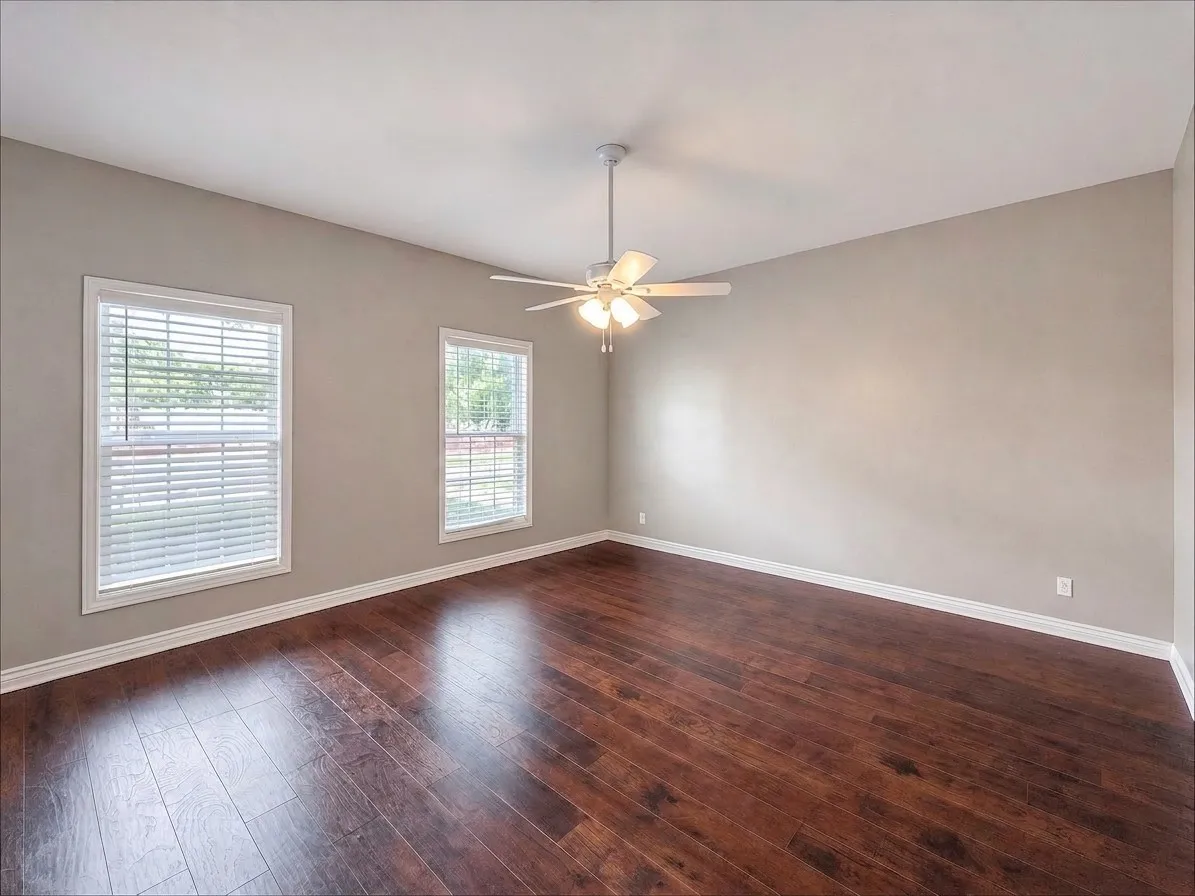 Single Family Residence For Sale in Grayson County , 620 S Crockett Street, Sherman, Texas 75090, 2 Bedroom, 1 Bathroom, Garage spaces, 1,408 Sqft, built in 1930, mls#21299554, Real Estate Agent in Sherman, Homes For Sale in Grayson county, Homes For Sale in Sherman, Realtor in Sherman Texas, Real Estate Brokerage Independent Realty Texas, Luminita Cordes Realtor