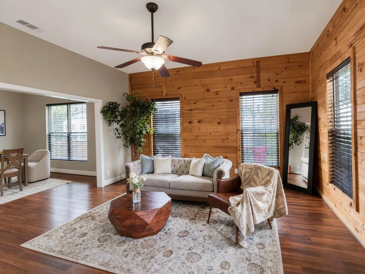 Single Family Residence For Sale in Grayson County , 620 S Crockett Street, Sherman, Texas 75090, 2 Bedroom, 1 Bathroom, Garage spaces, 1,408 Sqft, built in 1930, mls#21299554, Real Estate Agent in Sherman, Homes For Sale in Grayson county, Homes For Sale in Sherman, Realtor in Sherman Texas, Real Estate Brokerage Independent Realty Texas, Luminita Cordes Realtor