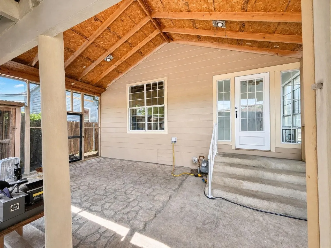 Single Family Residence For Sale in Grayson County , 620 S Crockett Street, Sherman, Texas 75090, 2 Bedroom, 1 Bathroom, Garage spaces, 1,408 Sqft, built in 1930, mls#21299554, Real Estate Agent in Sherman, Homes For Sale in Grayson county, Homes For Sale in Sherman, Realtor in Sherman Texas, Real Estate Brokerage Independent Realty Texas, Luminita Cordes Realtor