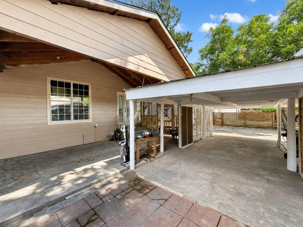 Single Family Residence For Sale in Grayson County , 620 S Crockett Street, Sherman, Texas 75090, 2 Bedroom, 1 Bathroom, Garage spaces, 1,408 Sqft, built in 1930, mls#21299554, Real Estate Agent in Sherman, Homes For Sale in Grayson county, Homes For Sale in Sherman, Realtor in Sherman Texas, Real Estate Brokerage Independent Realty Texas, Luminita Cordes Realtor