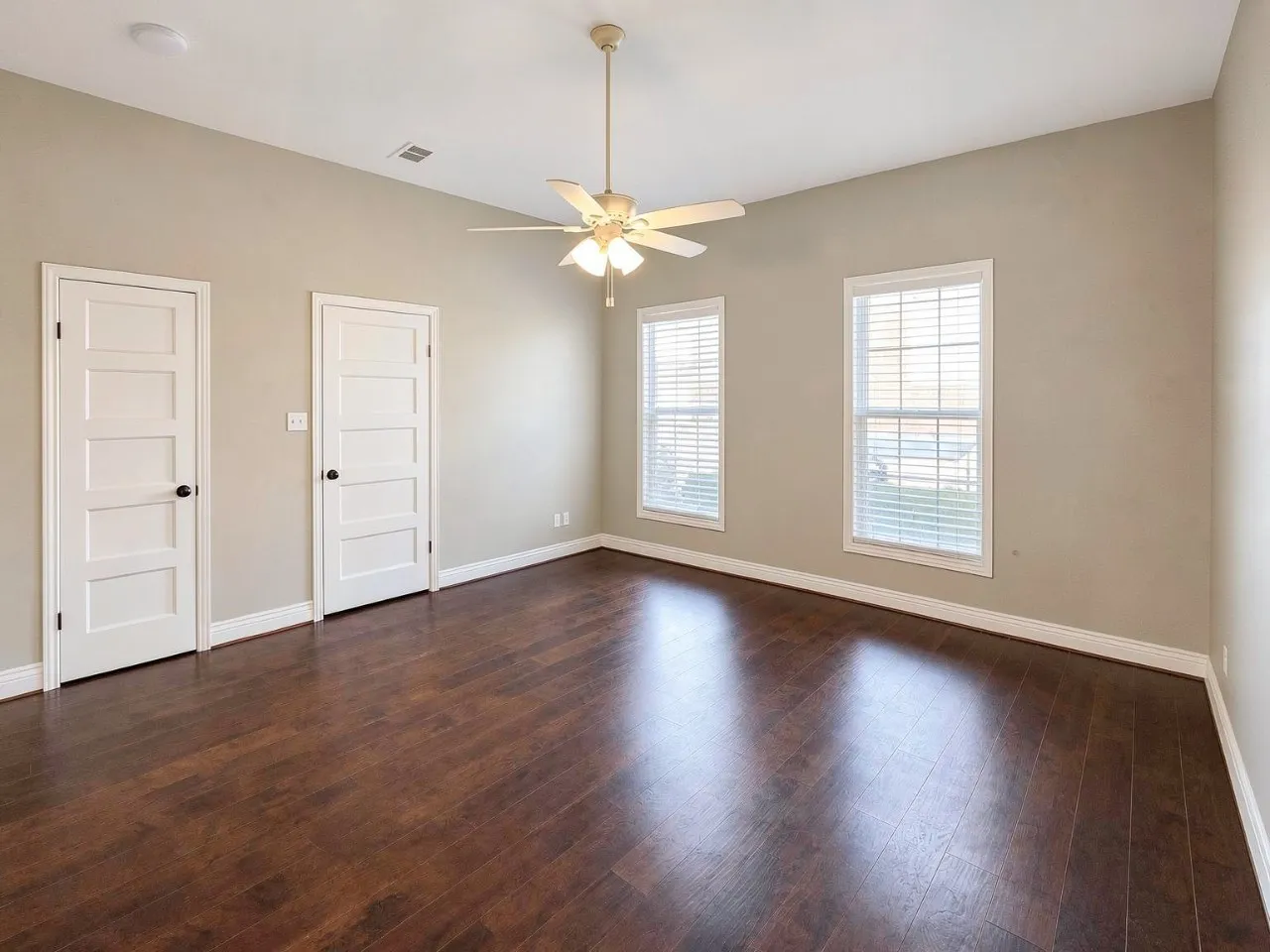 Single Family Residence For Sale in Grayson County , 620 S Crockett Street, Sherman, Texas 75090, 2 Bedroom, 1 Bathroom, Garage spaces, 1,408 Sqft, built in 1930, mls#21299554, Real Estate Agent in Sherman, Homes For Sale in Grayson county, Homes For Sale in Sherman, Realtor in Sherman Texas, Real Estate Brokerage Independent Realty Texas, Luminita Cordes Realtor