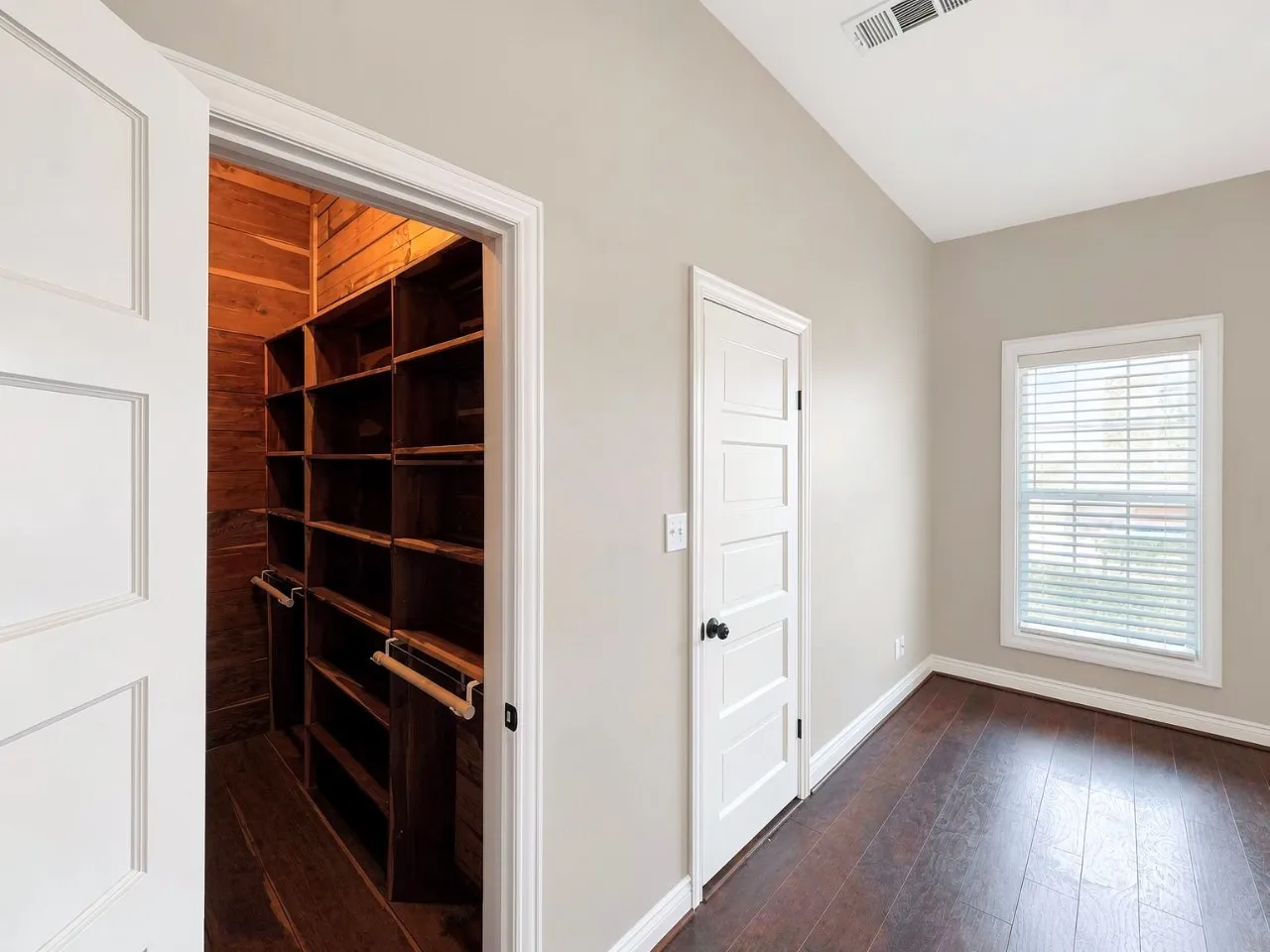 Single Family Residence For Sale in Grayson County , 620 S Crockett Street, Sherman, Texas 75090, 2 Bedroom, 1 Bathroom, Garage spaces, 1,408 Sqft, built in 1930, mls#21299554, Real Estate Agent in Sherman, Homes For Sale in Grayson county, Homes For Sale in Sherman, Realtor in Sherman Texas, Real Estate Brokerage Independent Realty Texas, Luminita Cordes Realtor