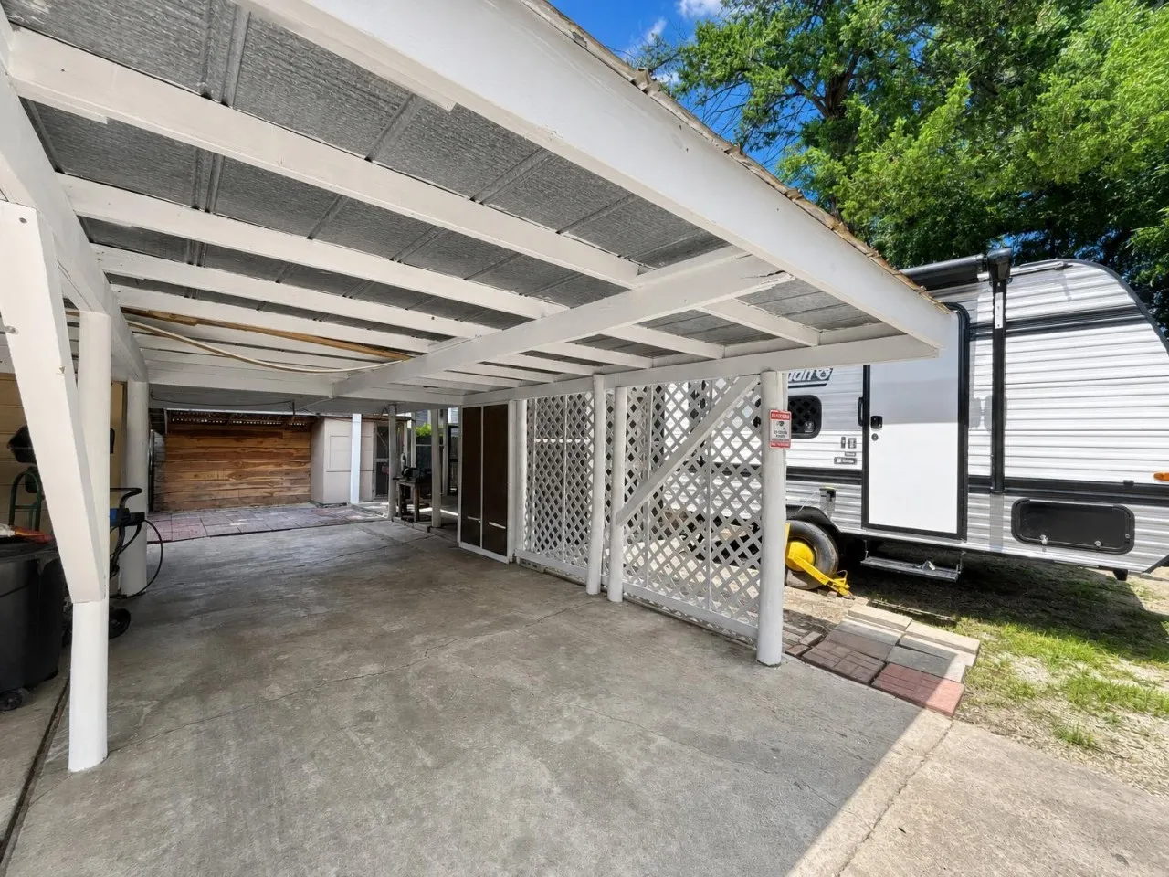 Single Family Residence For Sale in Grayson County , 620 S Crockett Street, Sherman, Texas 75090, 2 Bedroom, 1 Bathroom, Garage spaces, 1,408 Sqft, built in 1930, mls#21299554, Real Estate Agent in Sherman, Homes For Sale in Grayson county, Homes For Sale in Sherman, Realtor in Sherman Texas, Real Estate Brokerage Independent Realty Texas, Luminita Cordes Realtor