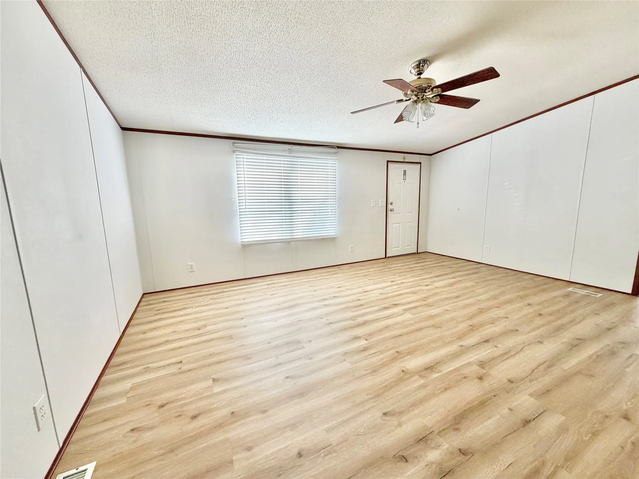 Manufactured Home For Sale in Mc Lennan County , 2022 Parrish Street, Waco, Texas 76705, 3 Bedroom, 2 Bathroom, Garage spaces, 1,120 Sqft, built in 2003, mls#21311706, Real Estate Agent in Waco, Homes For Sale in Mc Lennan county, Homes For Sale in Waco, Realtor in Waco Texas, Real Estate Brokerage Independent Realty Texas, Luminita Cordes Realtor