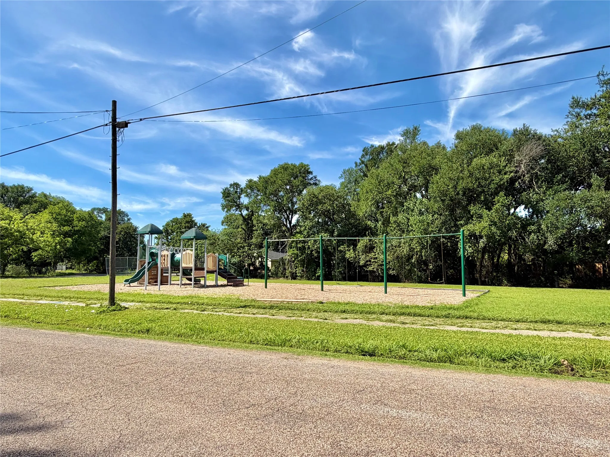 Manufactured Home For Sale in Mc Lennan County , 2022 Parrish Street, Waco, Texas 76705, 3 Bedroom, 2 Bathroom, Garage spaces, 1,120 Sqft, built in 2003, mls#21311706, Real Estate Agent in Waco, Homes For Sale in Mc Lennan county, Homes For Sale in Waco, Realtor in Waco Texas, Real Estate Brokerage Independent Realty Texas, Luminita Cordes Realtor