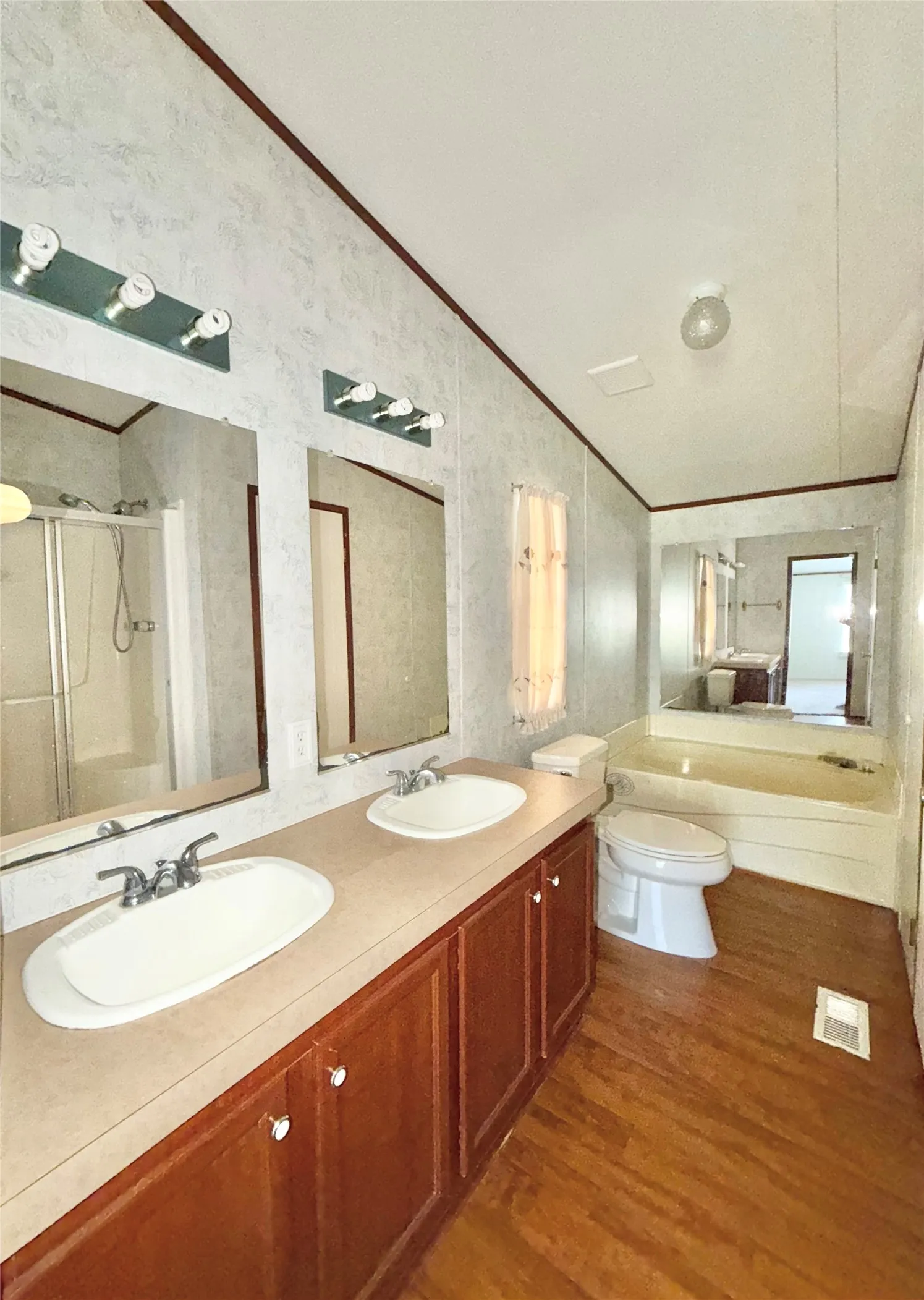 Manufactured Home For Sale in Mc Lennan County , 2022 Parrish Street, Waco, Texas 76705, 3 Bedroom, 2 Bathroom, Garage spaces, 1,120 Sqft, built in 2003, mls#21311706, Real Estate Agent in Waco, Homes For Sale in Mc Lennan county, Homes For Sale in Waco, Realtor in Waco Texas, Real Estate Brokerage Independent Realty Texas, Luminita Cordes Realtor