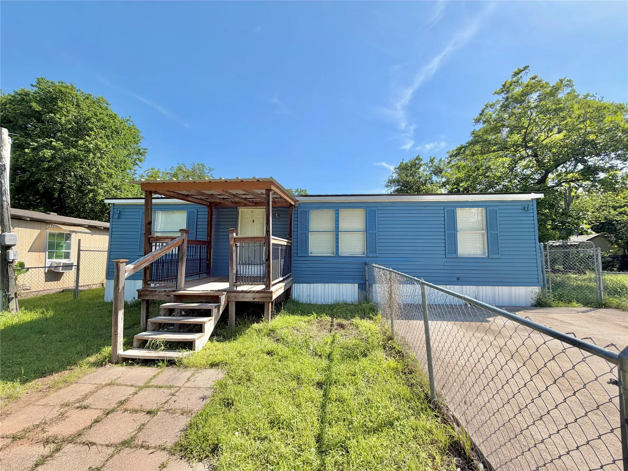 Manufactured Home For Sale in Mc Lennan County , 2022 Parrish Street, Waco, Texas 76705, 3 Bedroom, 2 Bathroom, Garage spaces, 1,120 Sqft, built in 2003, mls#21311706, Real Estate Agent in Waco, Homes For Sale in Mc Lennan county, Homes For Sale in Waco, Realtor in Waco Texas, Real Estate Brokerage Independent Realty Texas, Luminita Cordes Realtor