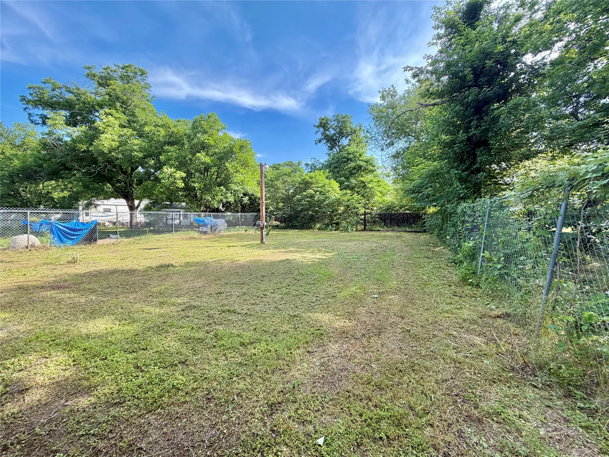 Manufactured Home For Sale in Mc Lennan County , 2022 Parrish Street, Waco, Texas 76705, 3 Bedroom, 2 Bathroom, Garage spaces, 1,120 Sqft, built in 2003, mls#21311706, Real Estate Agent in Waco, Homes For Sale in Mc Lennan county, Homes For Sale in Waco, Realtor in Waco Texas, Real Estate Brokerage Independent Realty Texas, Luminita Cordes Realtor